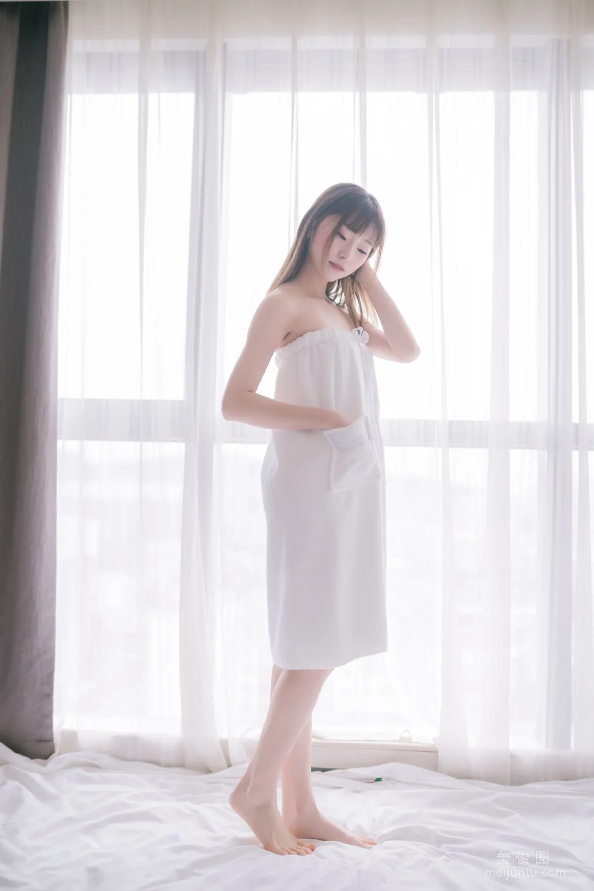 [網紅COSER] Kitaro_绮太郎 - 純白浴巾 寫真集 6