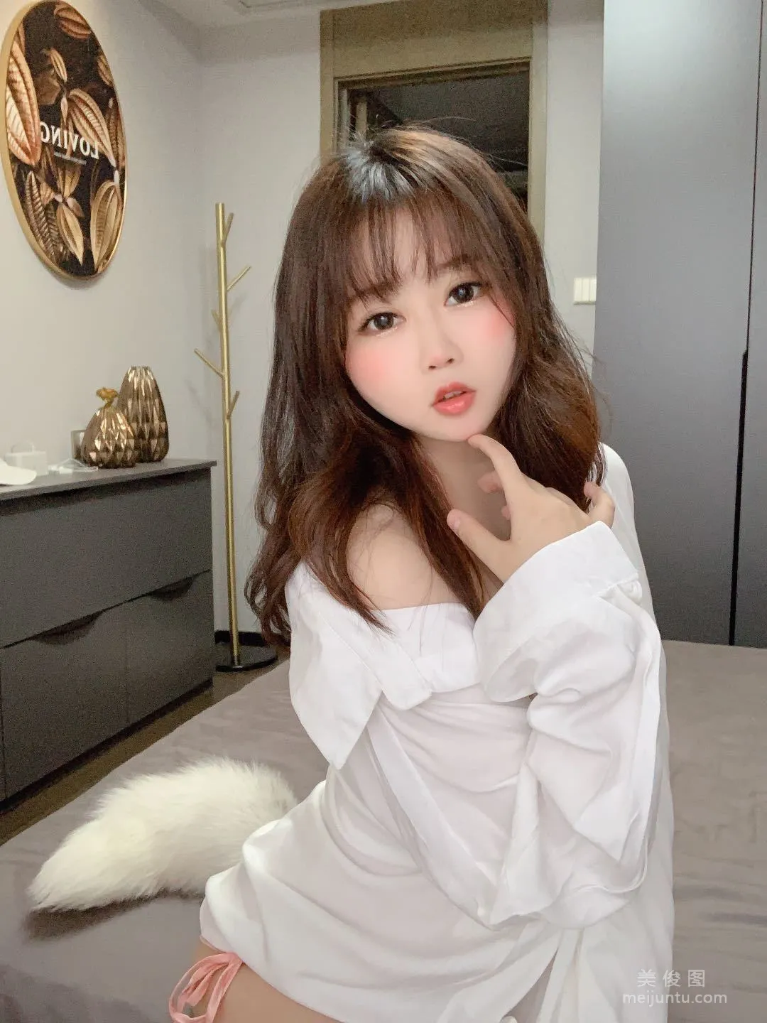 [網紅COSER] 蜜桃少女是依醬呀 - 尾巴 寫真集 16