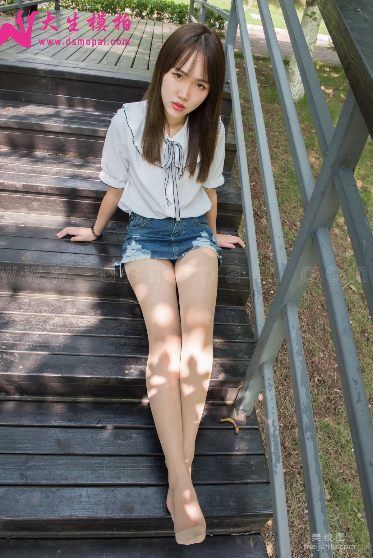 [大生模拍] No.137 婉菱 - 公園裡的短裙肉絲 52