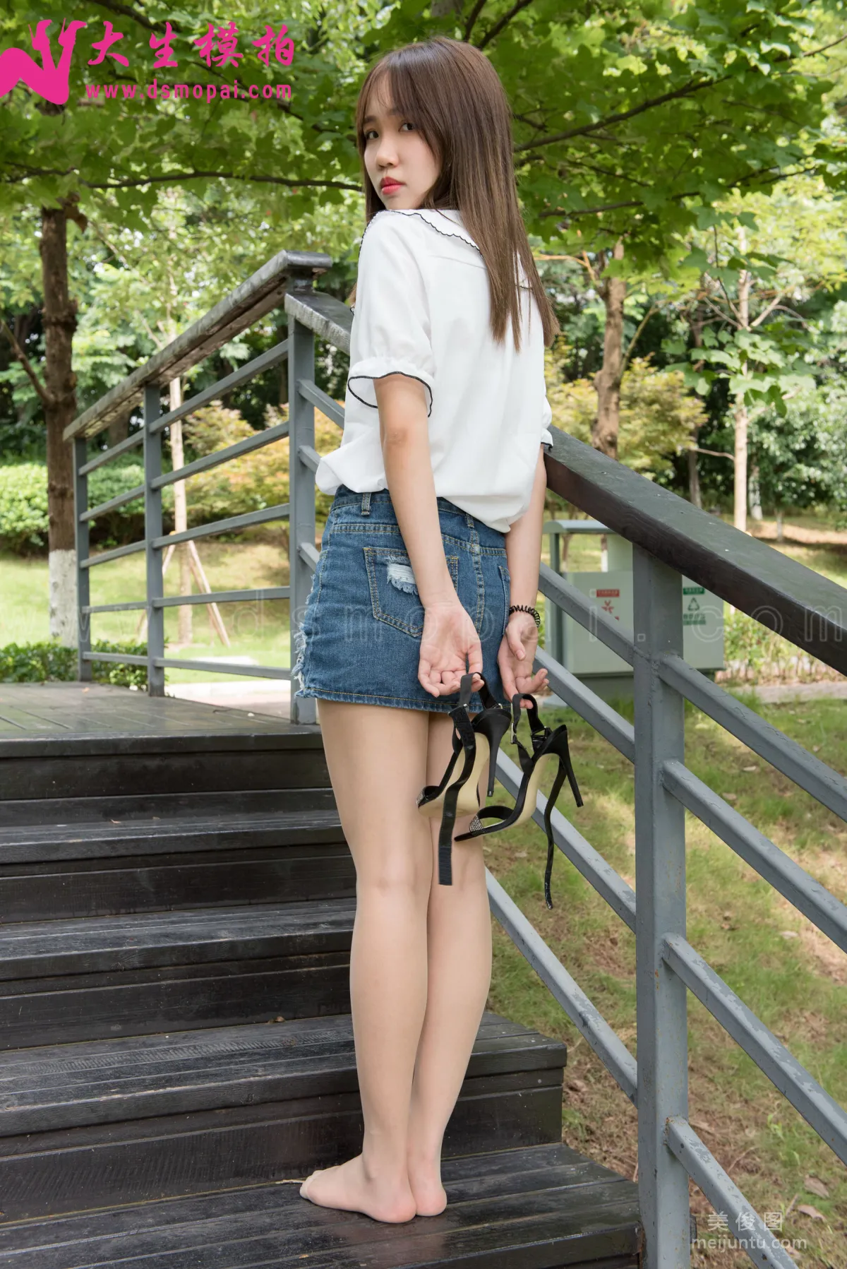 [大生模拍] No.137 婉菱 - 公園裡的短裙肉絲 22