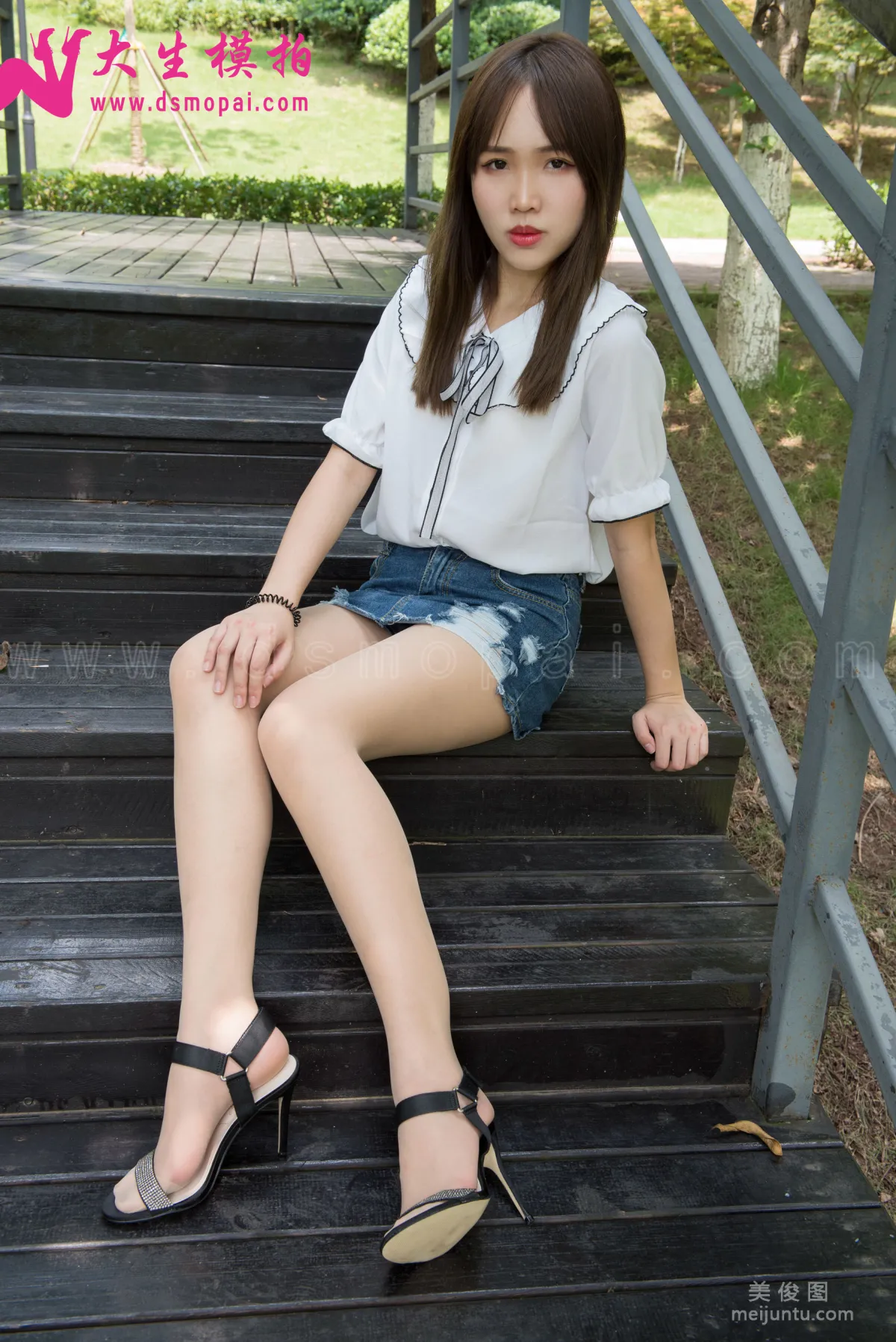 [大生模拍] No.137 婉菱 - 公園裡的短裙肉絲 3