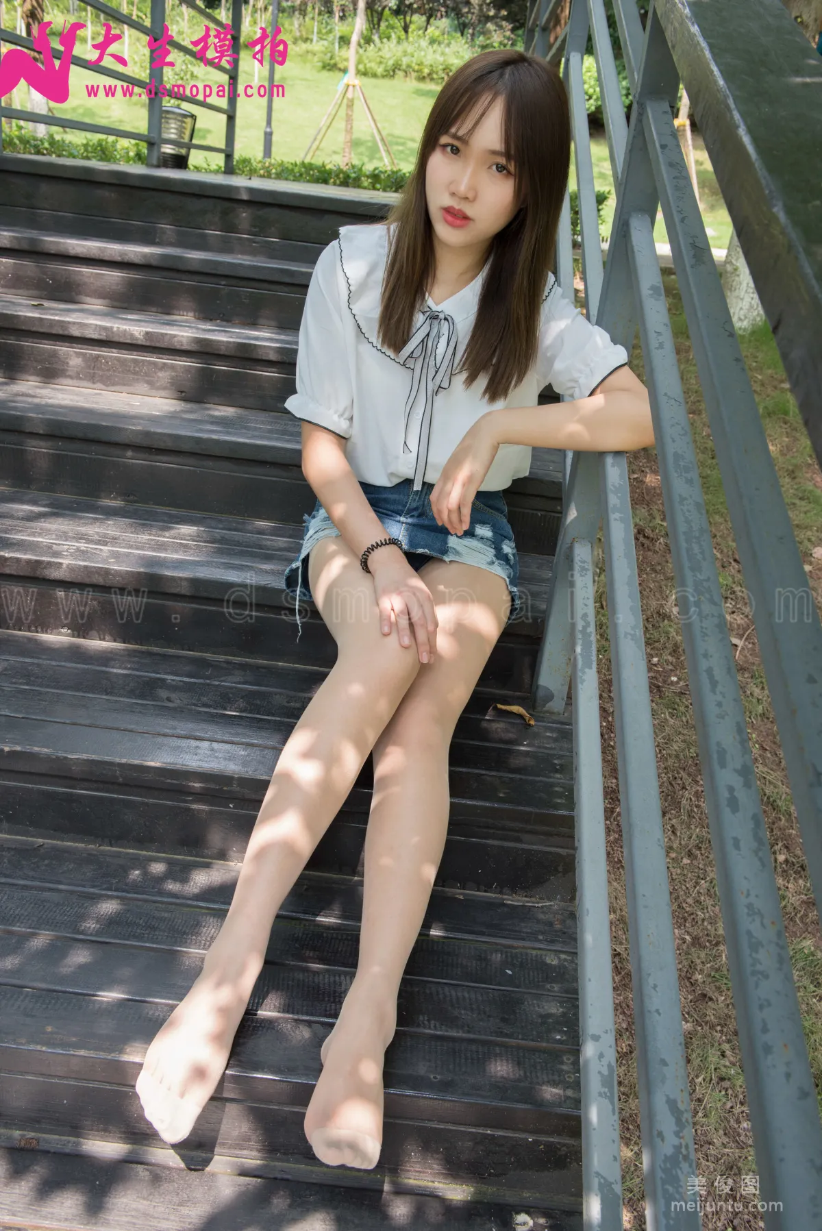 [大生模拍] No.137 婉菱 - 公園裡的短裙肉絲 44
