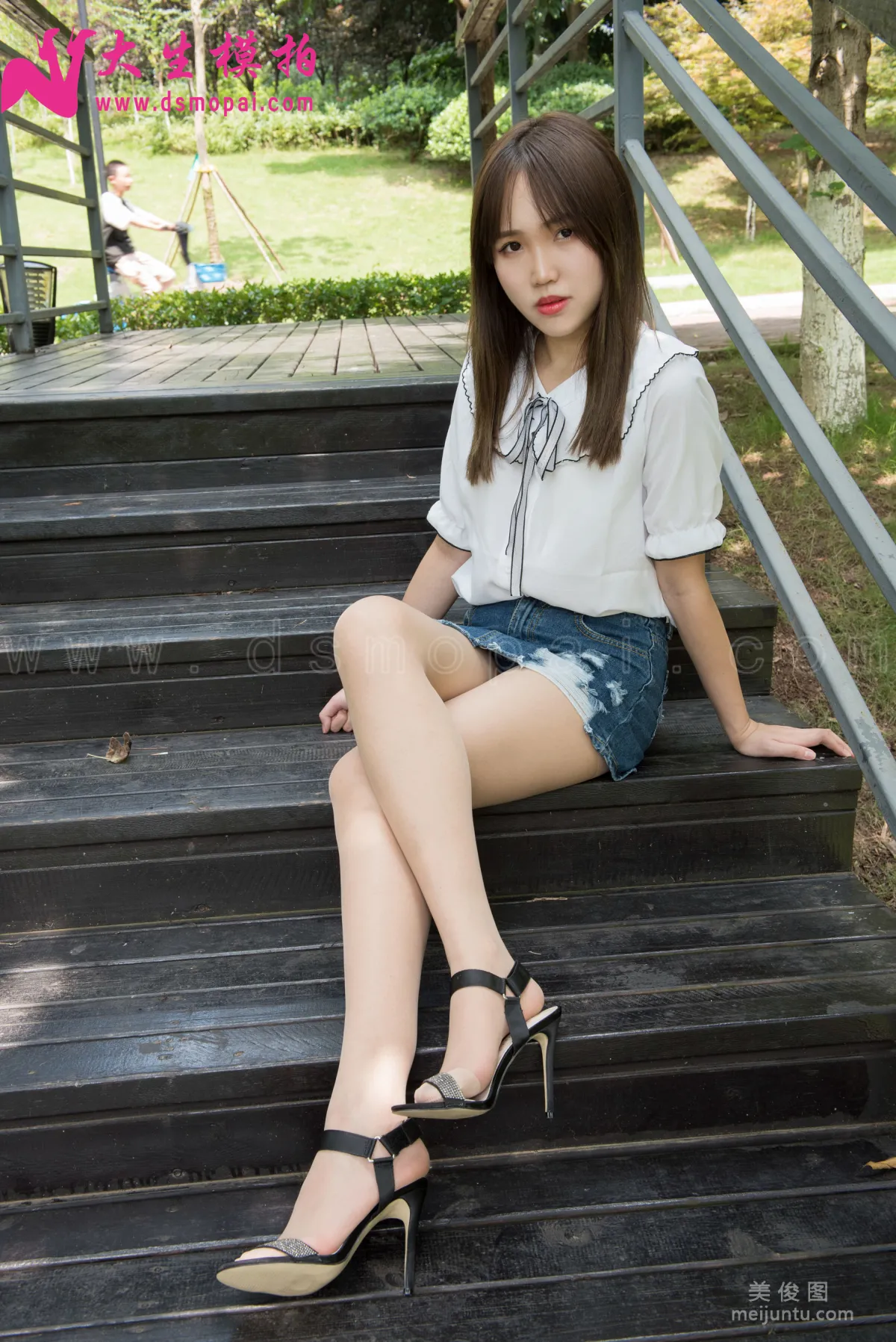 [大生模拍] No.137 婉菱 - 公園裡的短裙肉絲 5