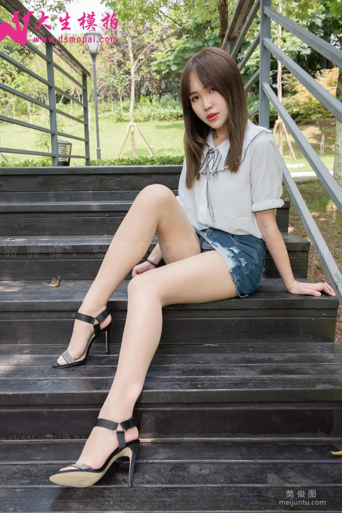 [大生模拍] No.137 婉菱 - 公園裡的短裙肉絲 6