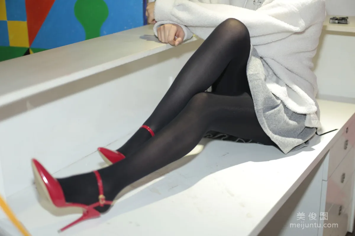 [奈絲] NO.077 貓璃 - 純黑的絲 正紅的鞋 5