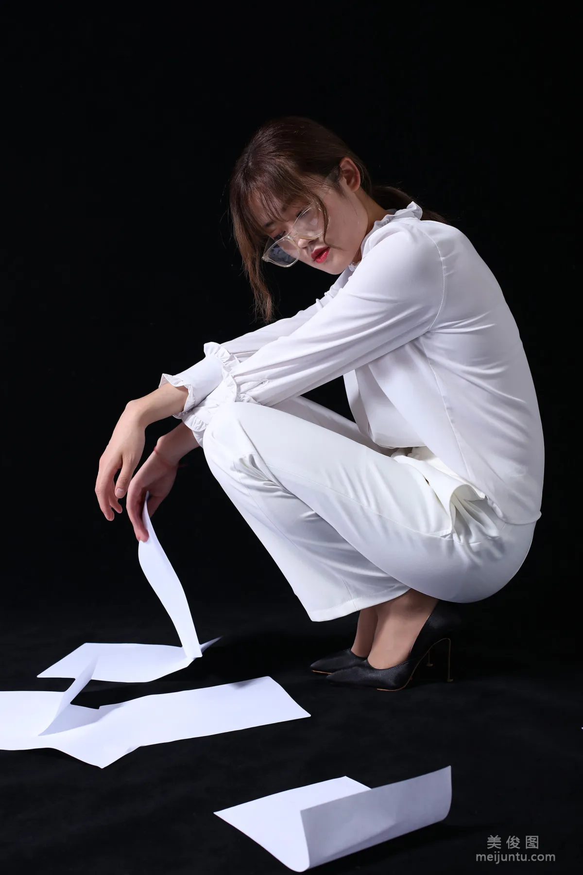 [奈絲] NO.126 可樂 - 禦姐套裝 褲裡絲 20