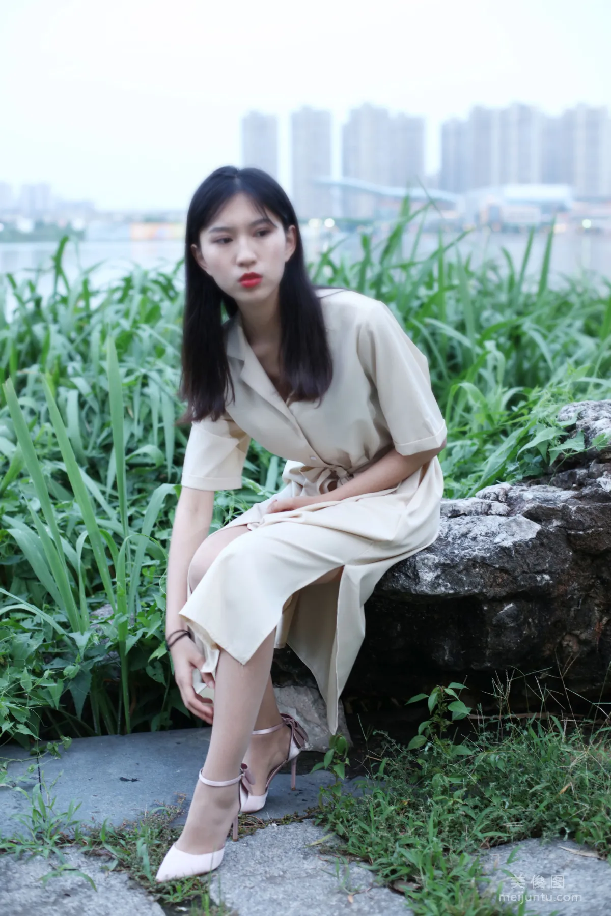 [奈丝] NO.131 小橙子 - 户外躺拍21