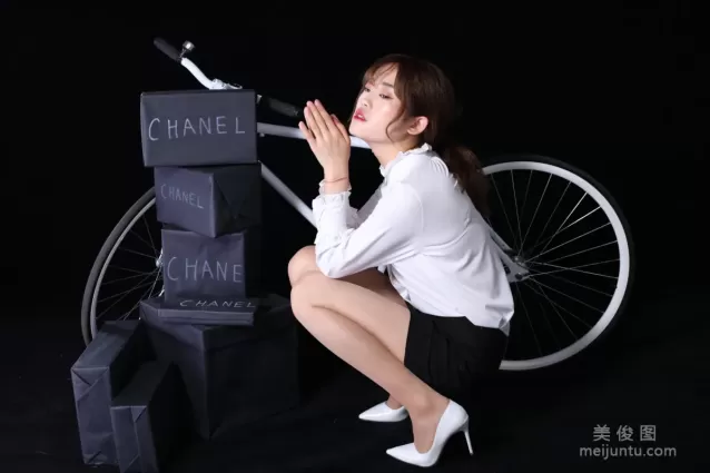 [奈絲] NO.122 可樂 - 黑與白的職業裝