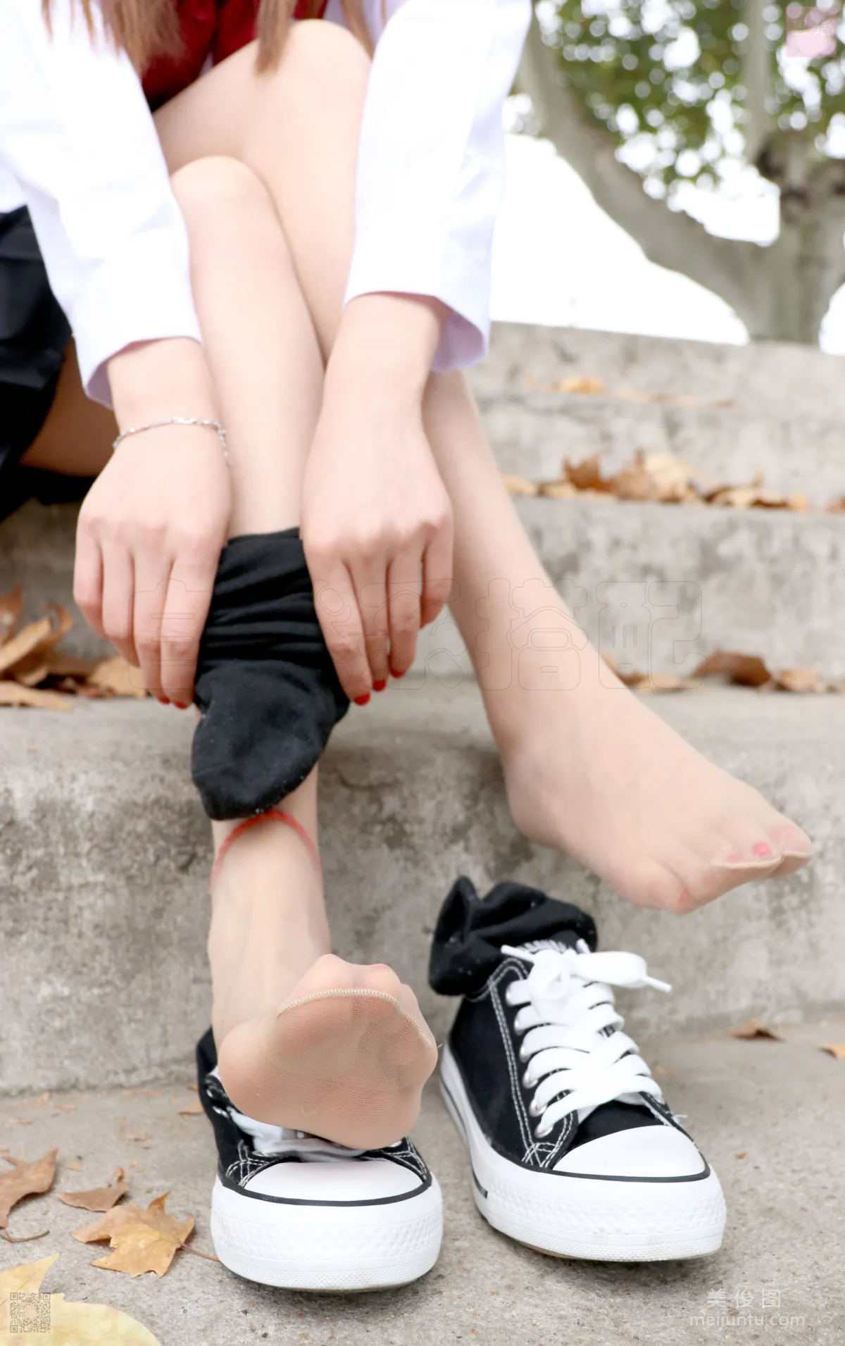 [思話SiHua] SH041 伊一 - JK的第一次嘗試 10