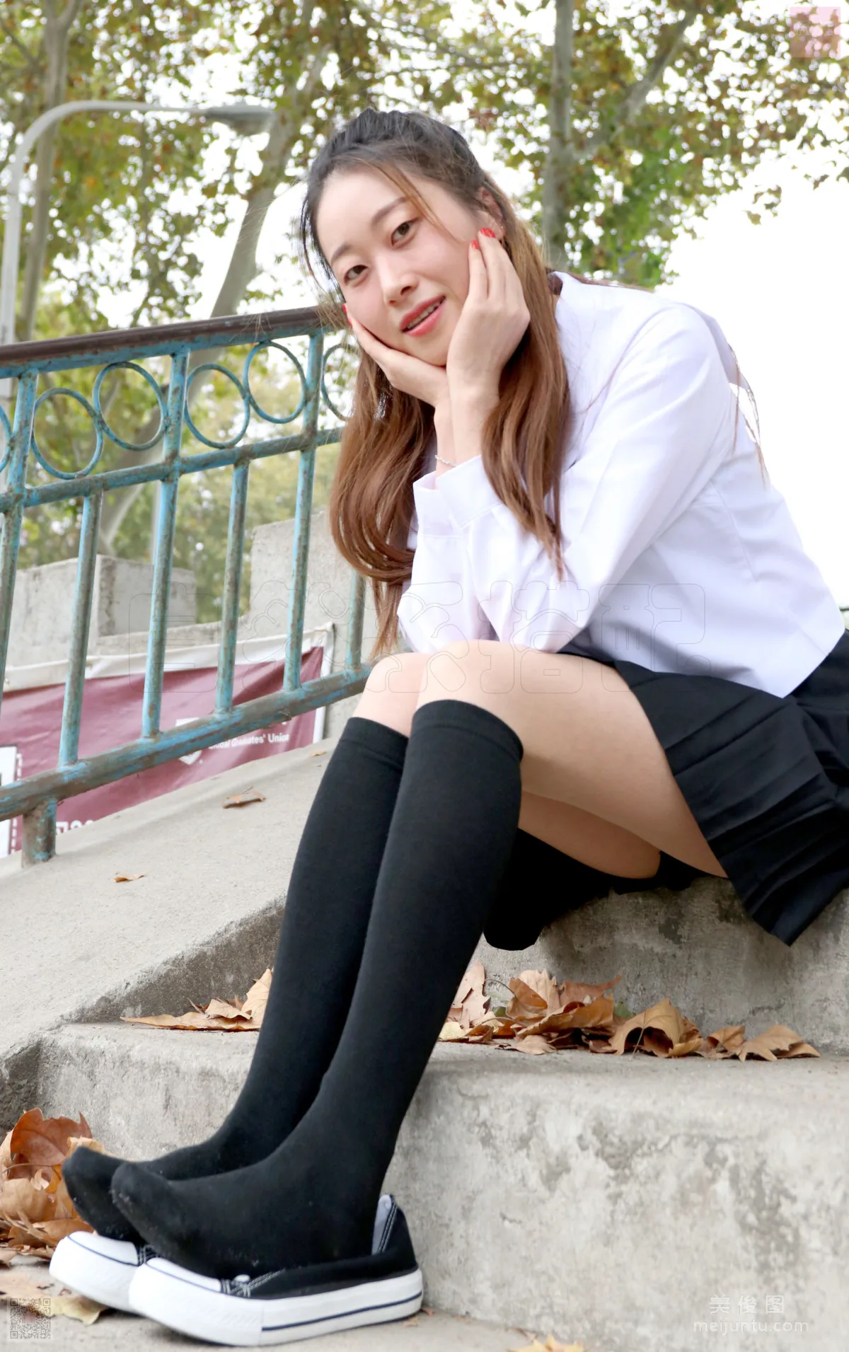 [思話SiHua] SH041 伊一 - JK的第一次嘗試 4