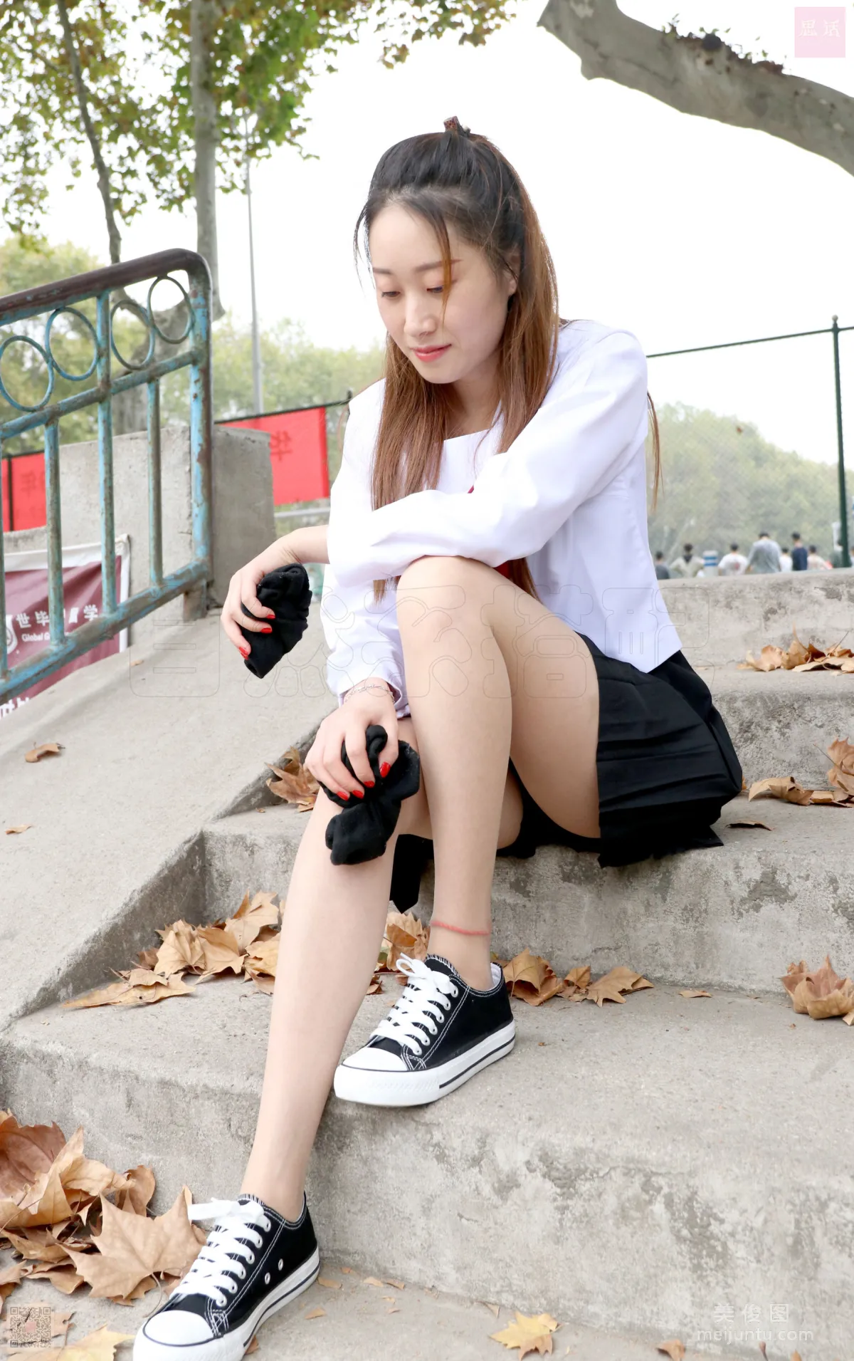 [思話SiHua] SH041 伊一 - JK的第一次嘗試 24