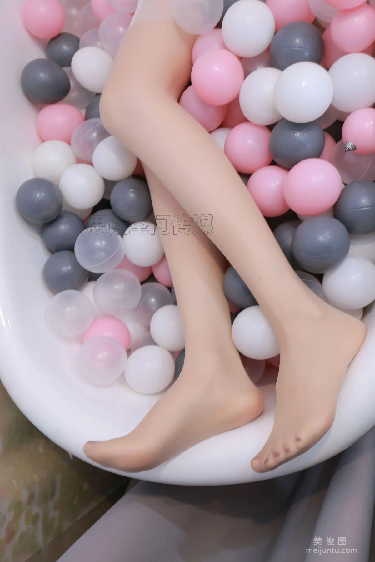 [思話SiHua] SH176 筱蝶 - 波波球上的美腿少女 2