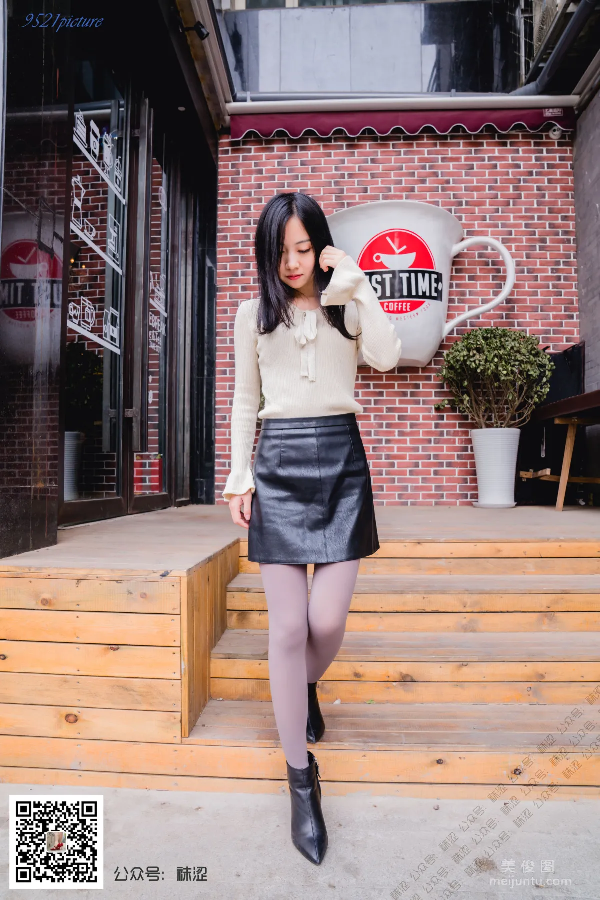 [袜涩] VOL.025 莎莎 - 灰丝出镜35