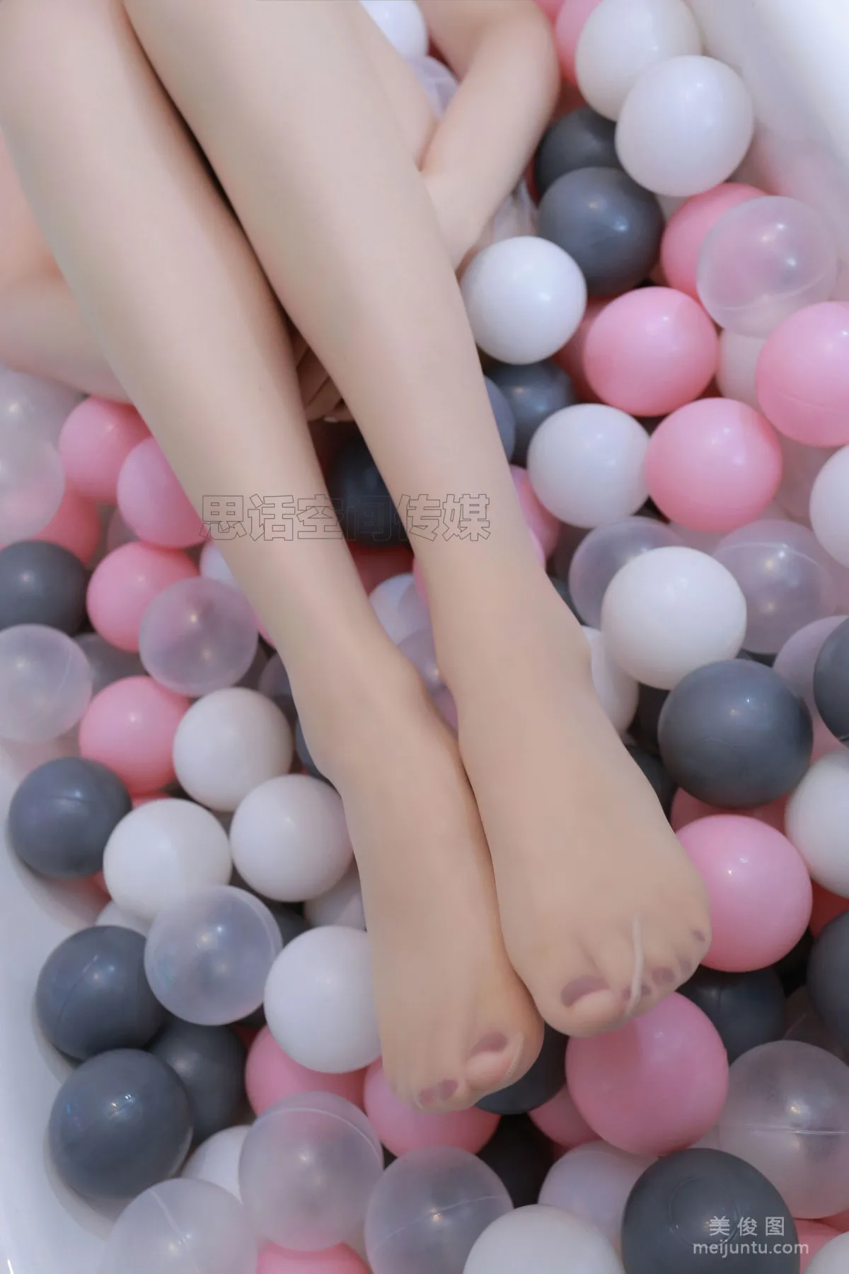 [思話SiHua] SH176 筱蝶 - 波波球上的美腿少女 11