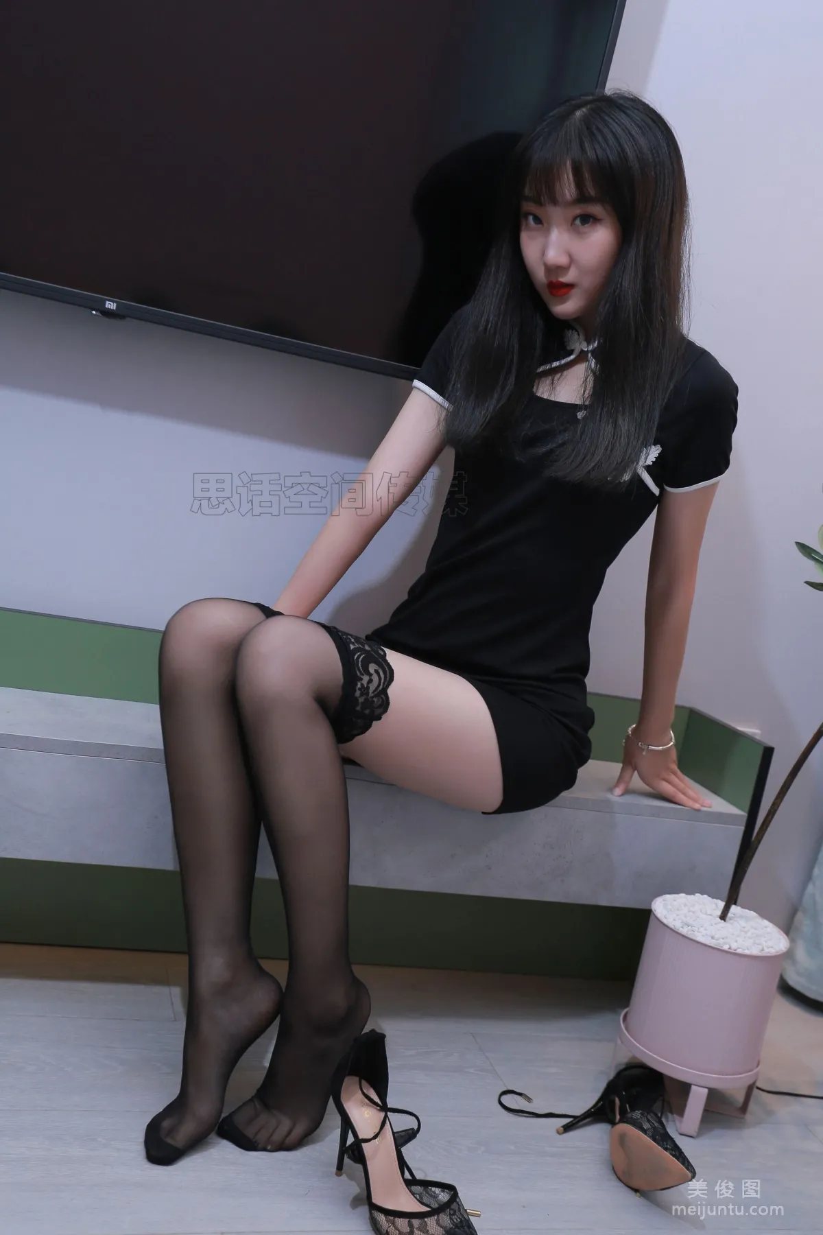 [思話SiHua] SH186 露露 - 黑色旗袍的腳尖誘惑 46