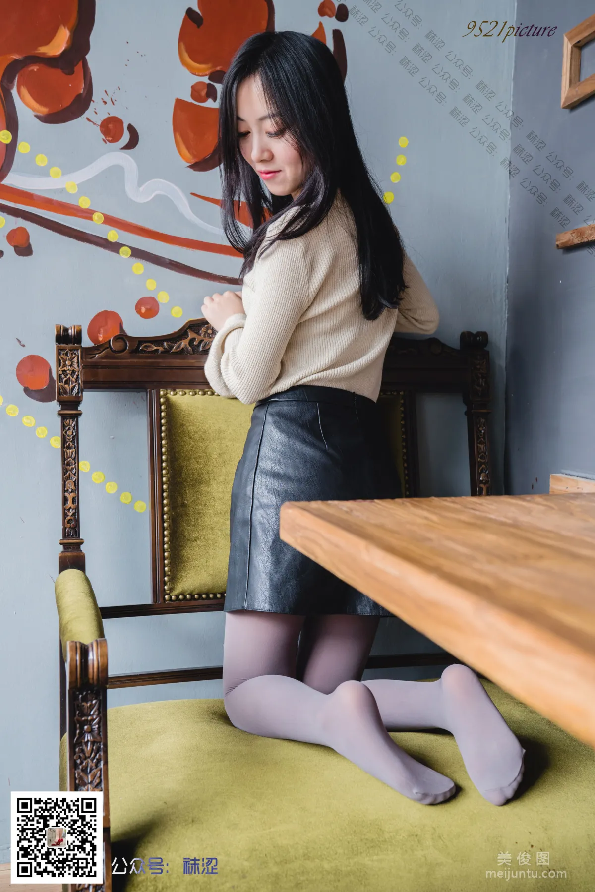 [袜涩] VOL.025 莎莎 - 灰丝出镜31