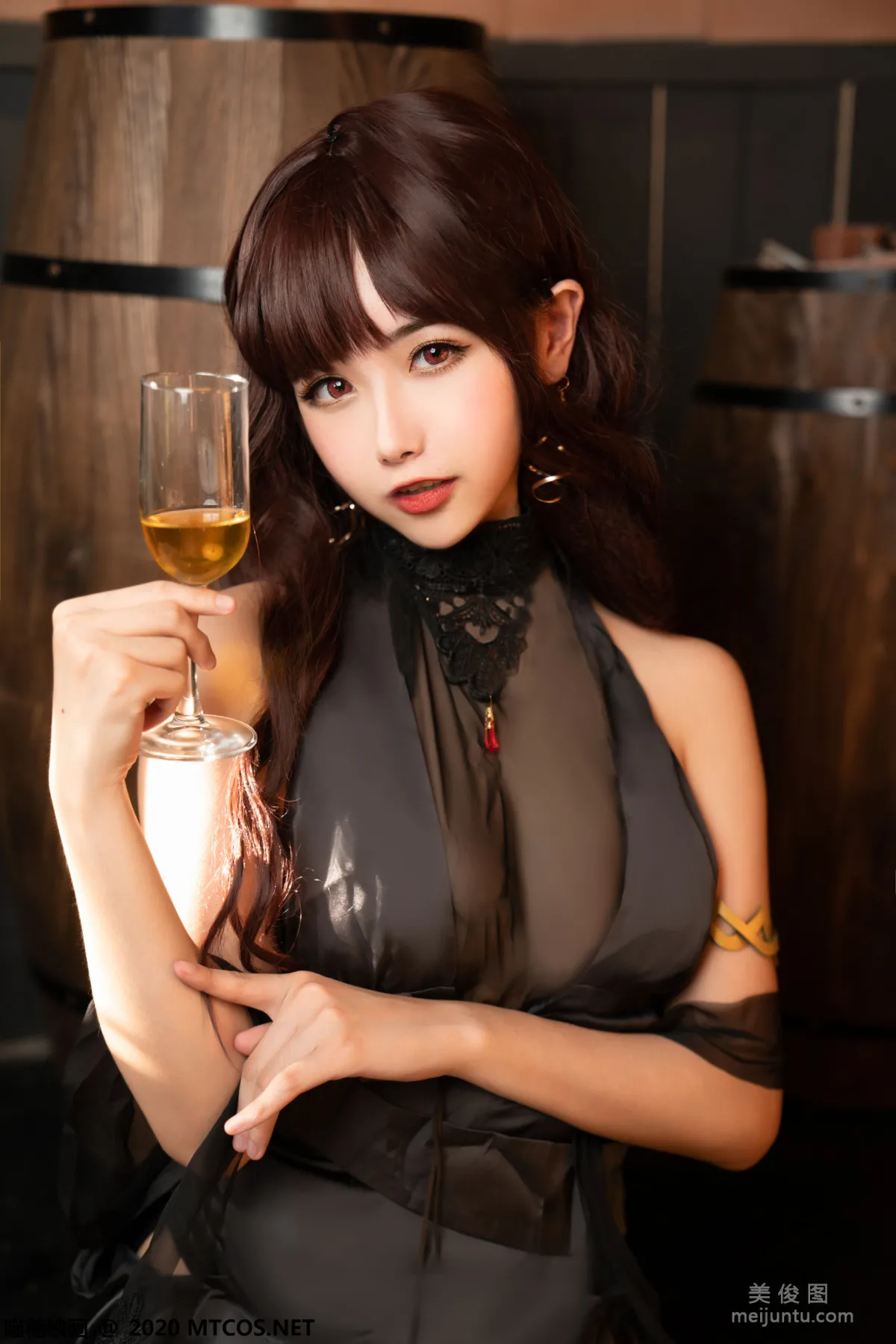 [喵糖映畫] VOL.336 黑裙酒館 寫真套圖 17