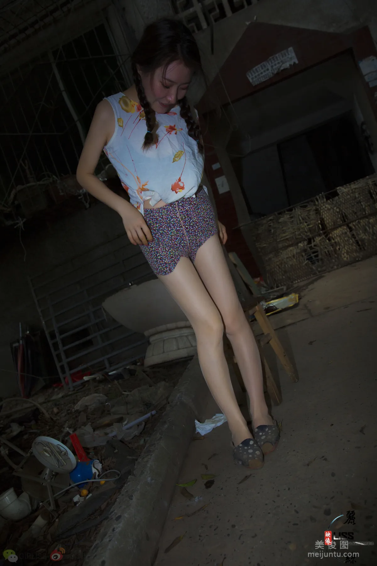 [麗絲映像GIRLISS] 撿垃圾的小姑娘 寫真套圖 13