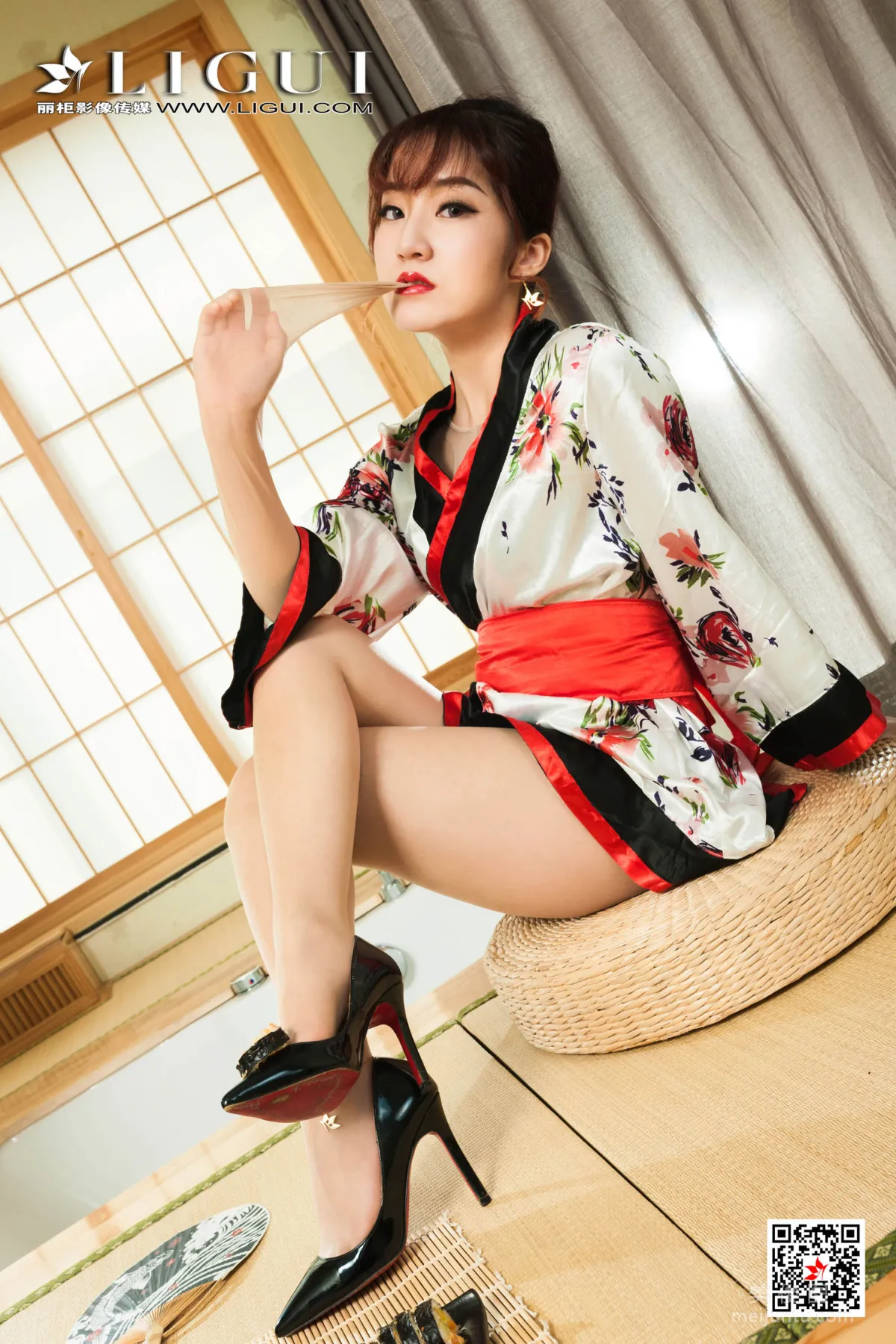 [丽柜Ligui] Model 汐汐 - 和服丝袜美足诱惑8