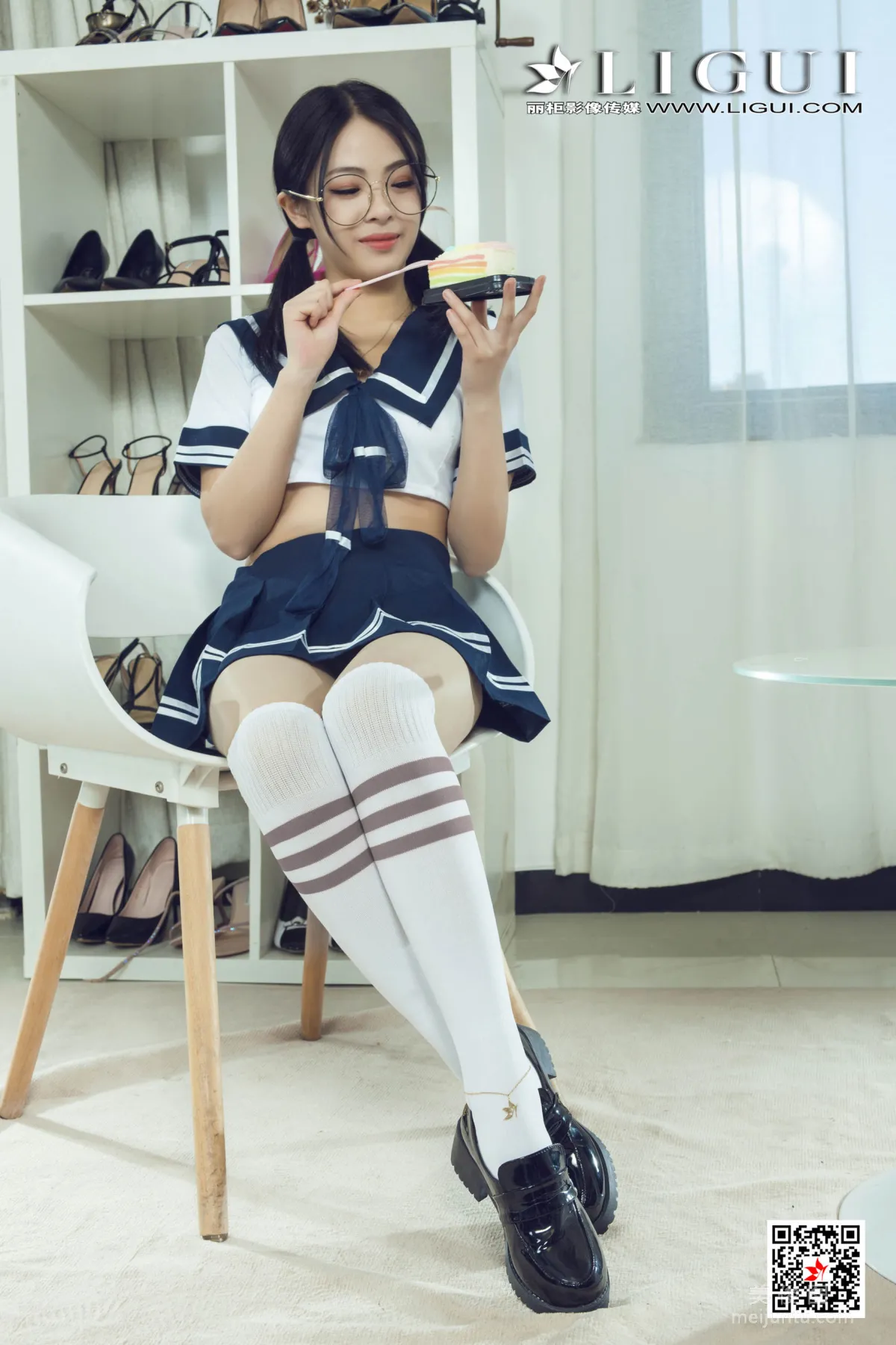 [丽柜Ligui] Model 潘潘 - 眼镜娘JK制服丝足2