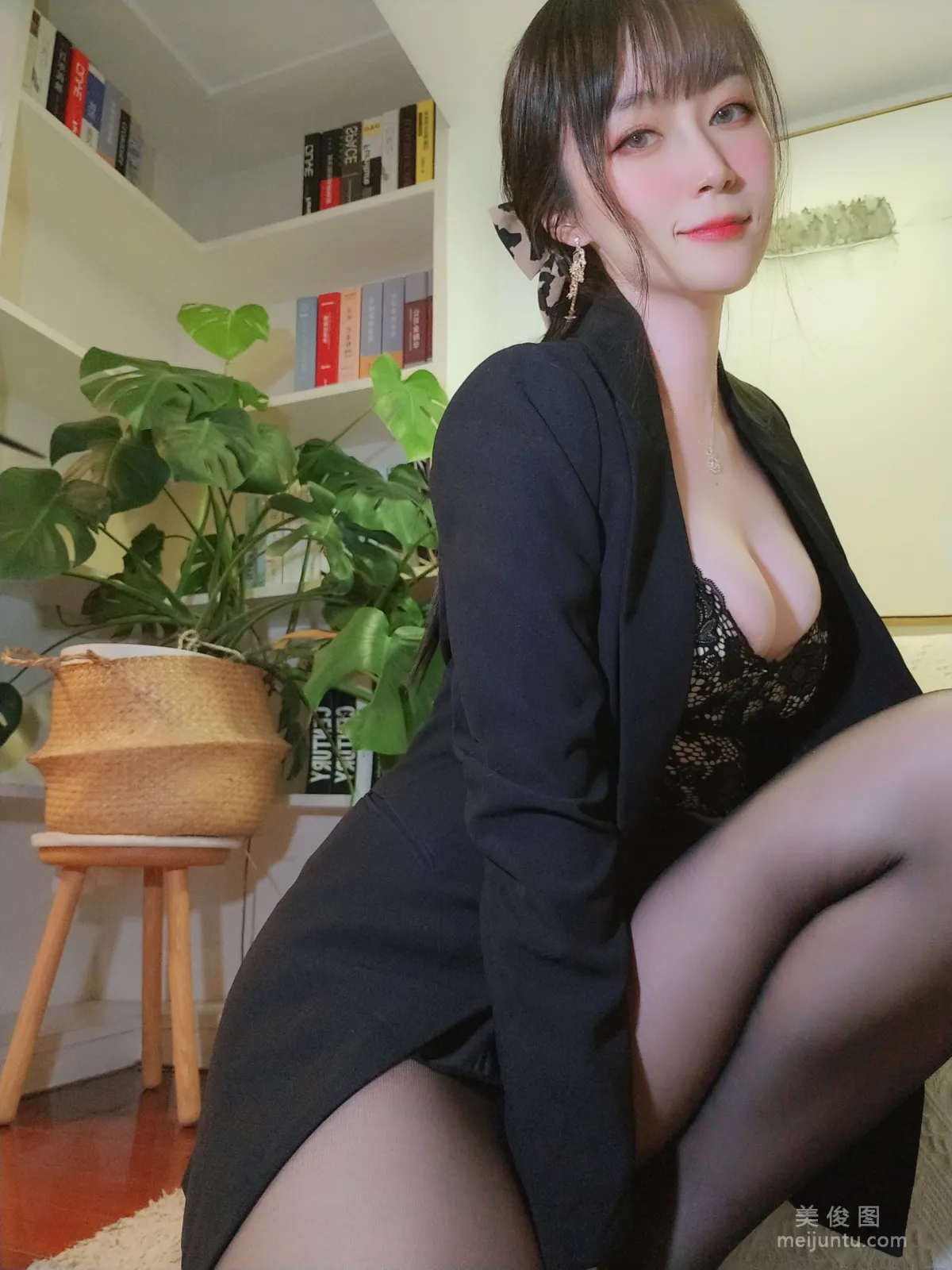 [Cosplay] Coser小姐姐白銀81 - 西服 37