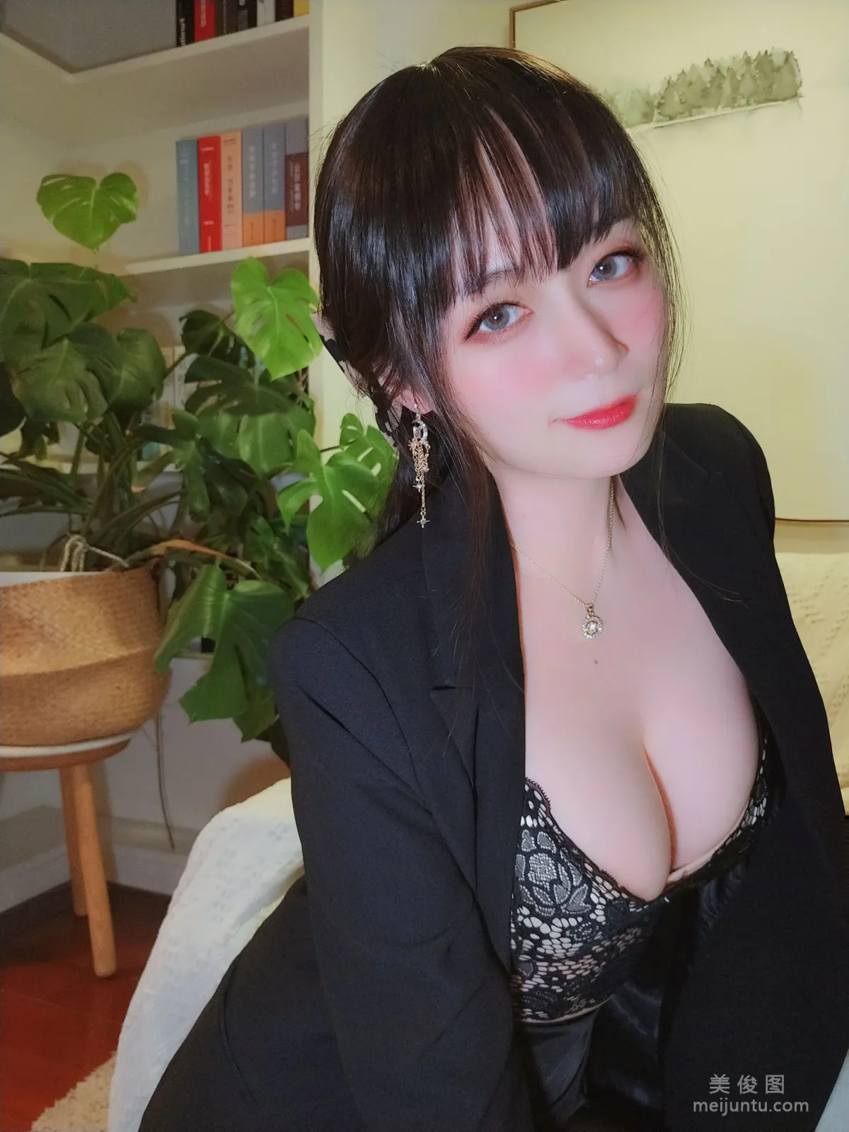 [Cosplay] Coser小姐姐白銀81 - 西服 32