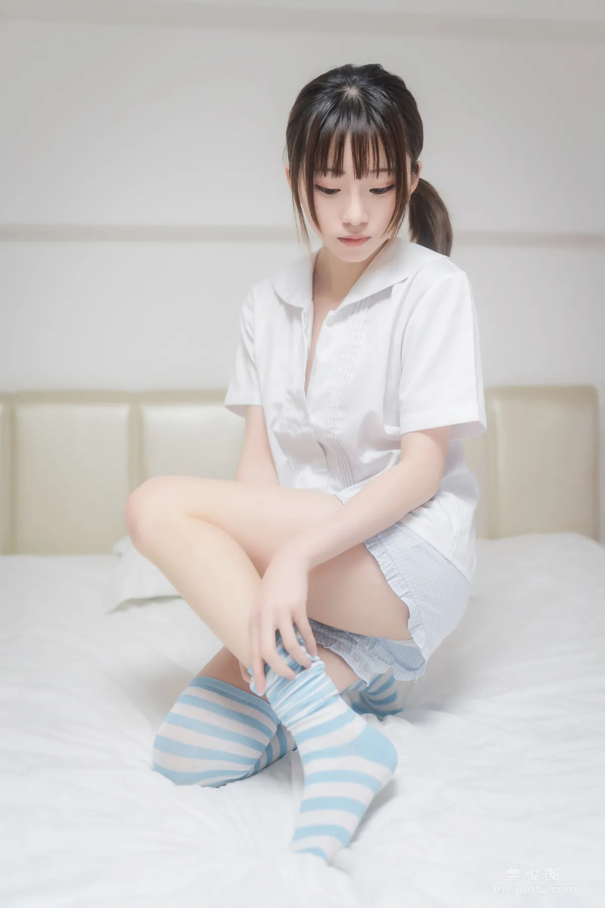 [Cosplay] Kitaro_绮太郎 - 藍白條紋襪 19
