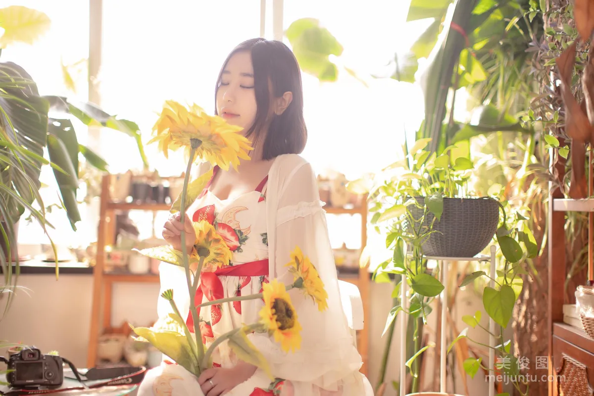 [Cosplay] 动漫博主穆零Mu0 - 小草莓 写真套图1