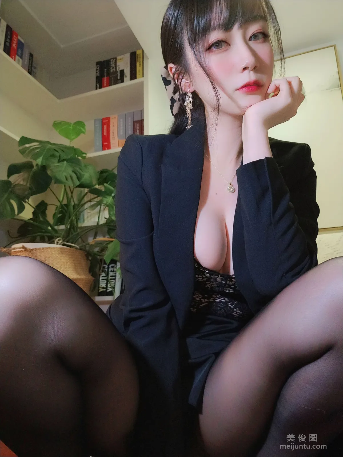 [Cosplay] Coser小姐姐白銀81 - 西服 23