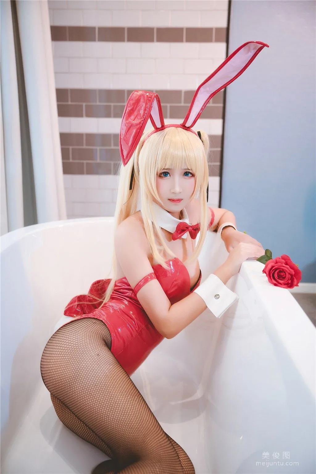 [Cosplay] 微博妹子三度_69 - 黑絲兔女郎 33