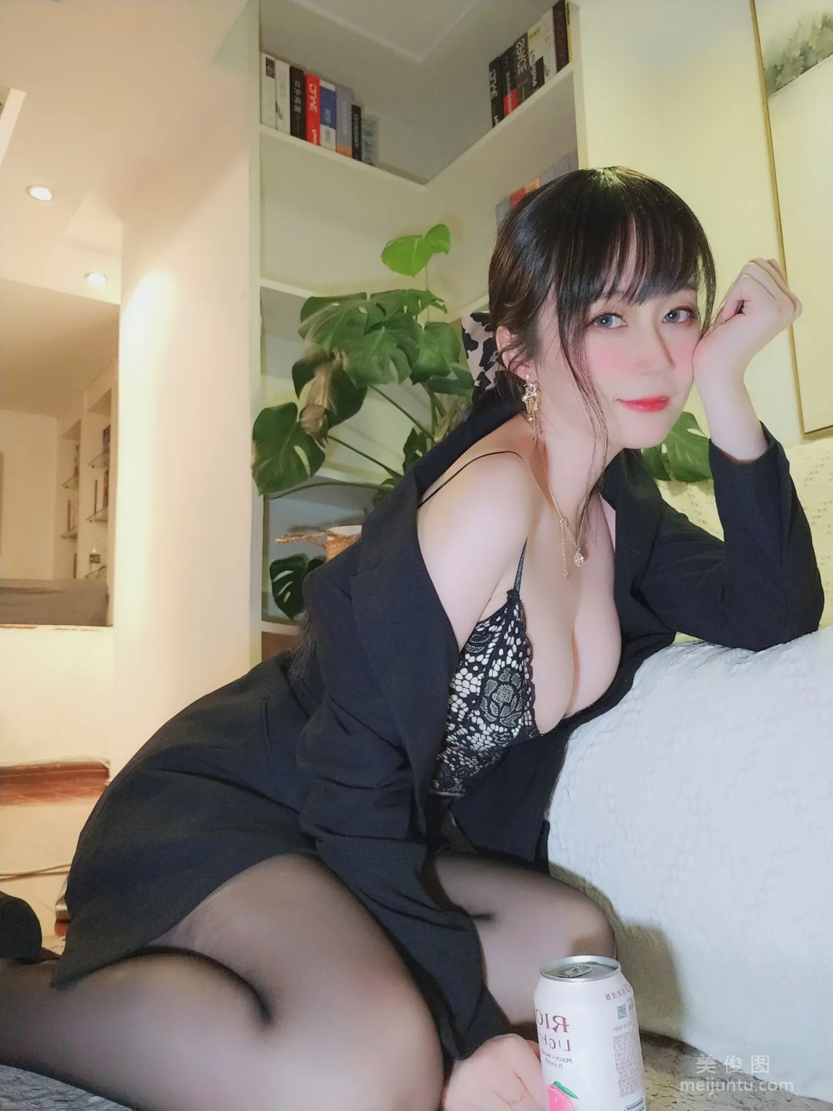 [Cosplay] Coser小姐姐白銀81 - 西服 67