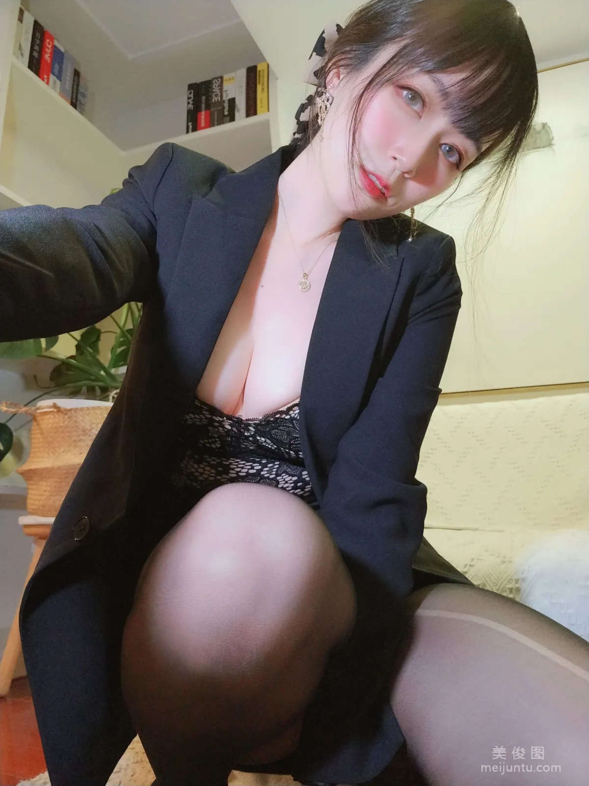 [Cosplay] Coser小姐姐白銀81 - 西服 38