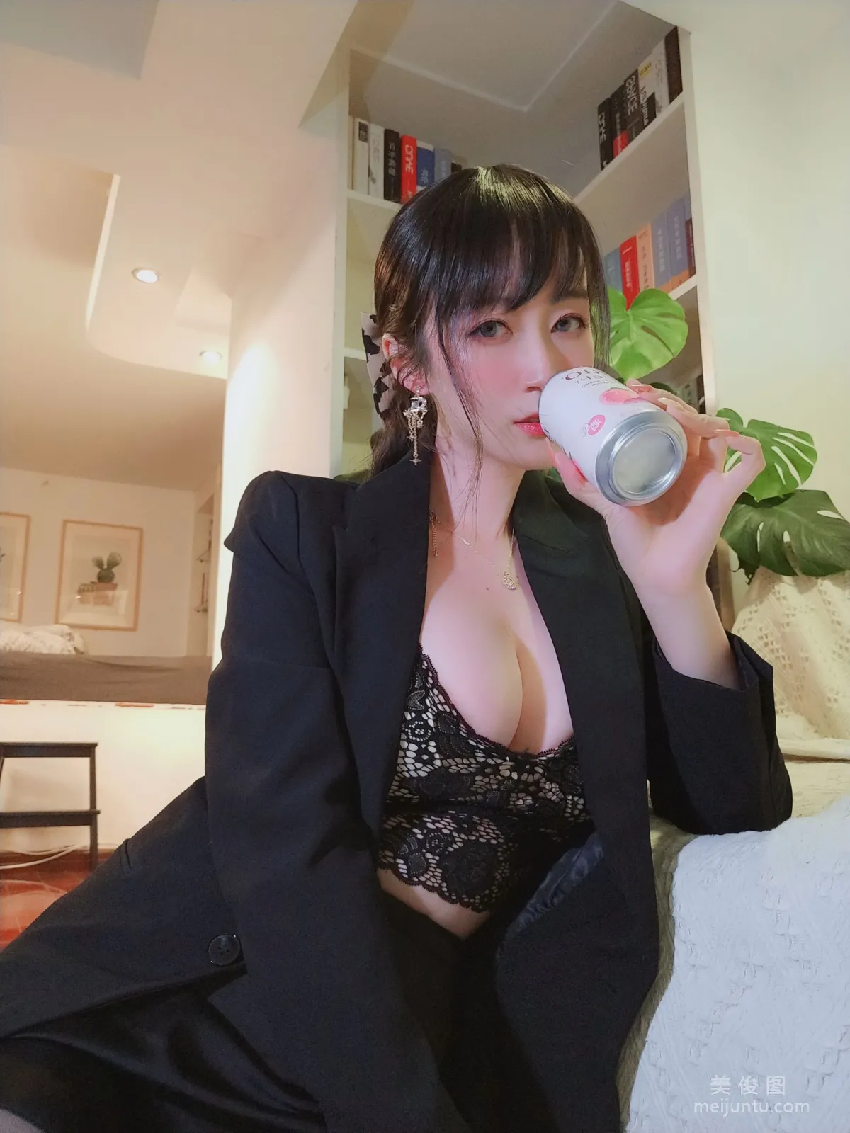 [Cosplay] Coser小姐姐白銀81 - 西服 25