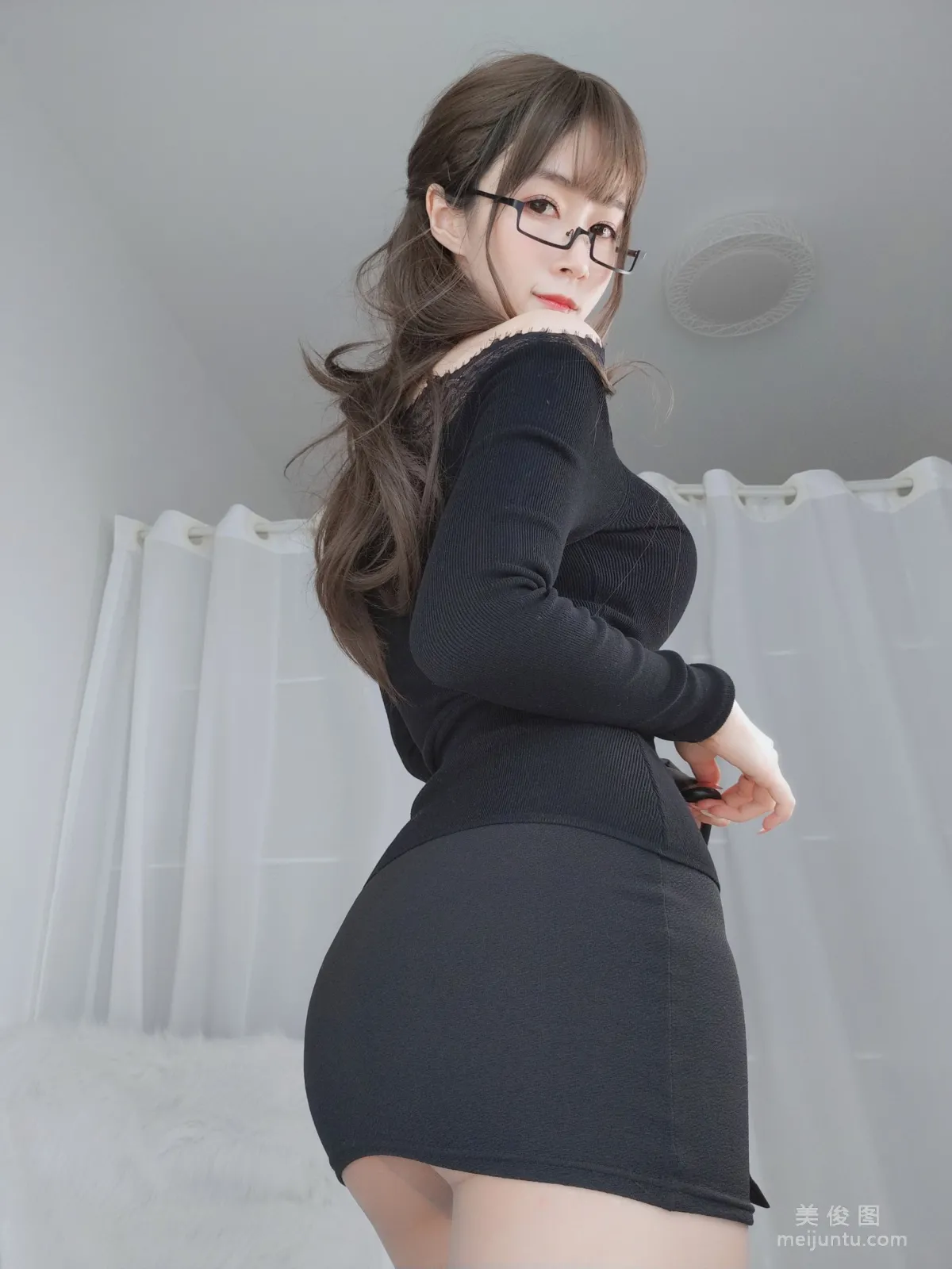 Coser小姐姐白銀81 - 黑西服 16