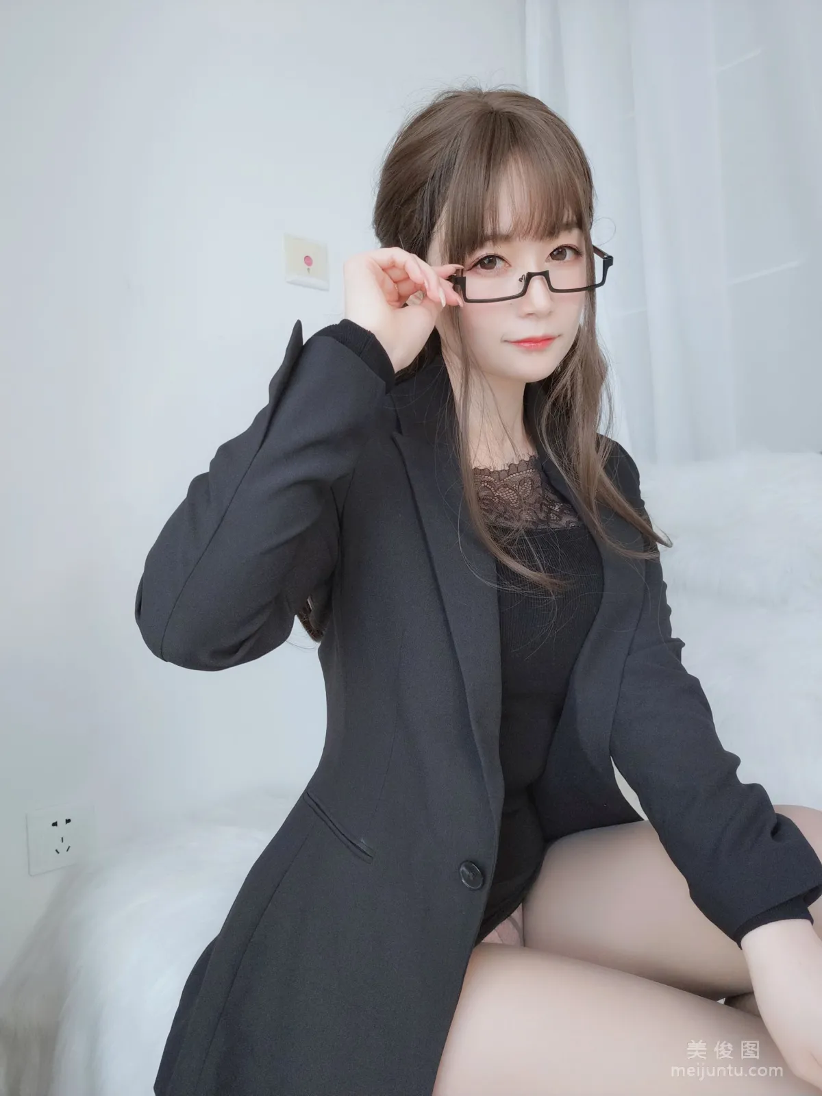 Coser小姐姐白銀81 - 黑西服 3