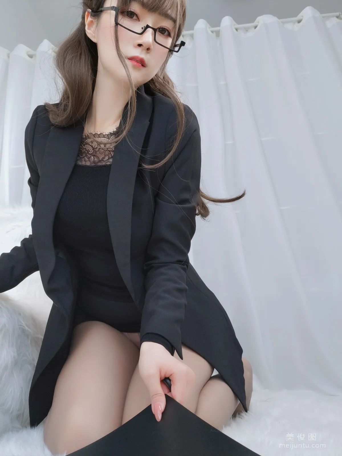 Coser小姐姐白銀81 - 黑西服 26