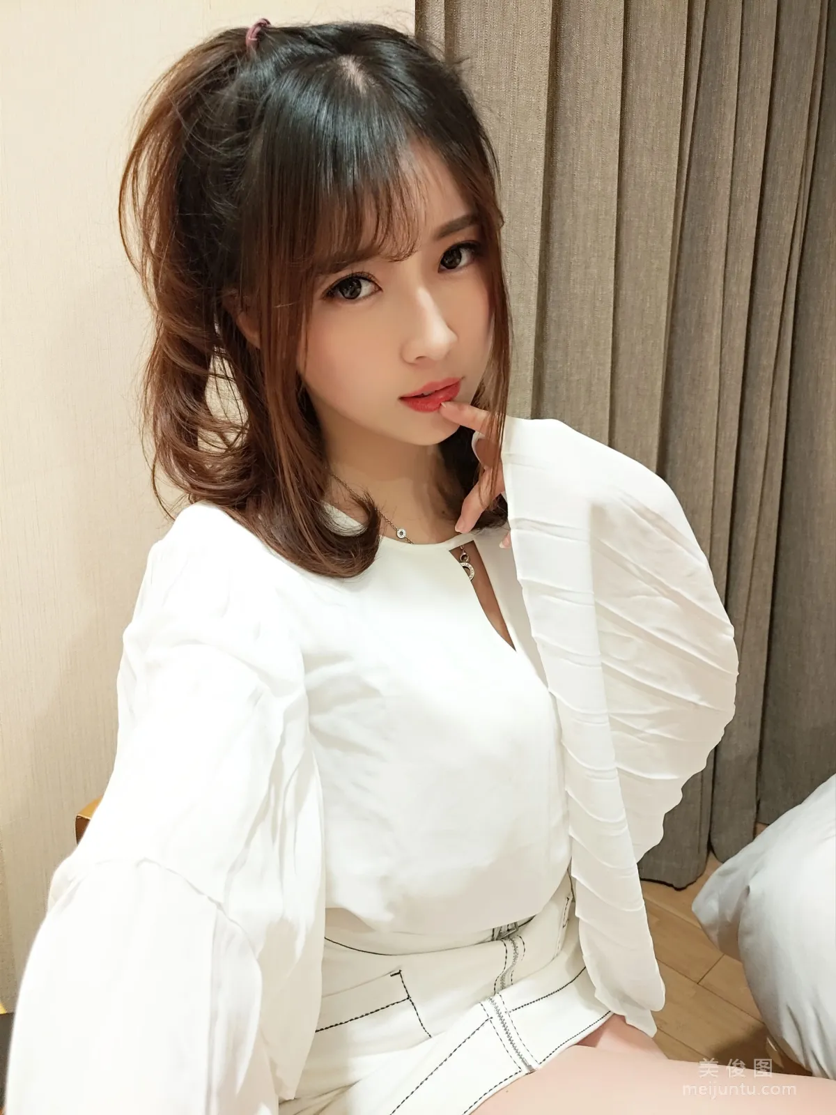 鬥魚主播小女巫露娜 - OL風膚色連褲襪 5