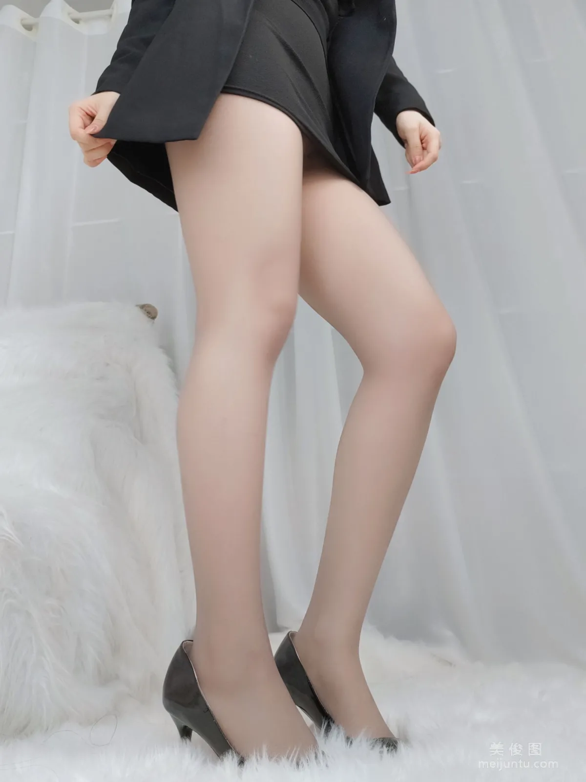 Coser小姐姐白銀81 - 黑西服 23
