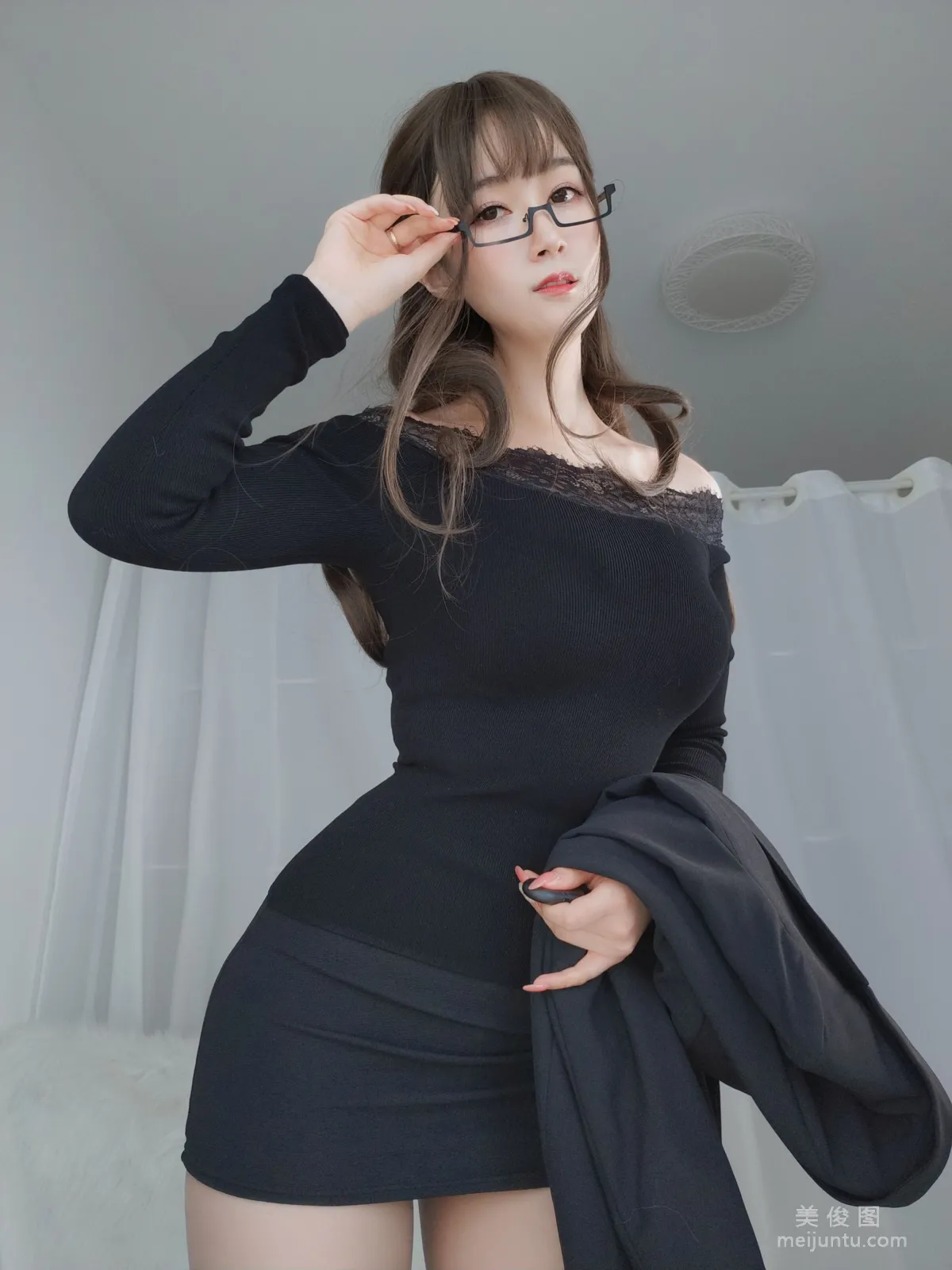 Coser小姐姐白銀81 - 黑西服 17