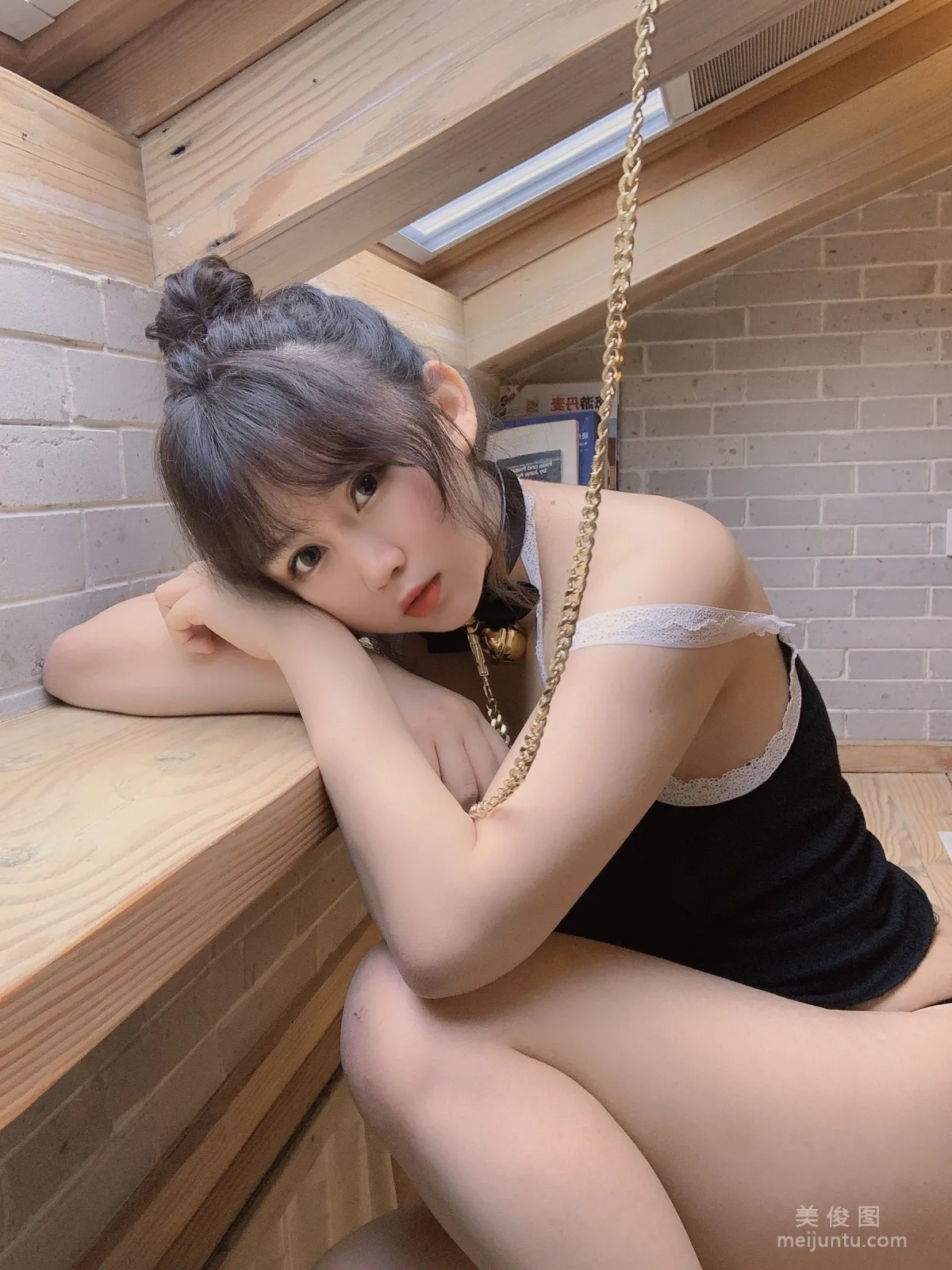 [COS福利] 蜜桃少女是依醬呀 - 囚禁 11