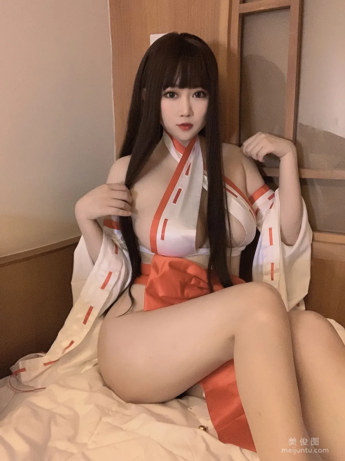 [COS福利] 蜜桃少女是依醬呀 - 女巫 2