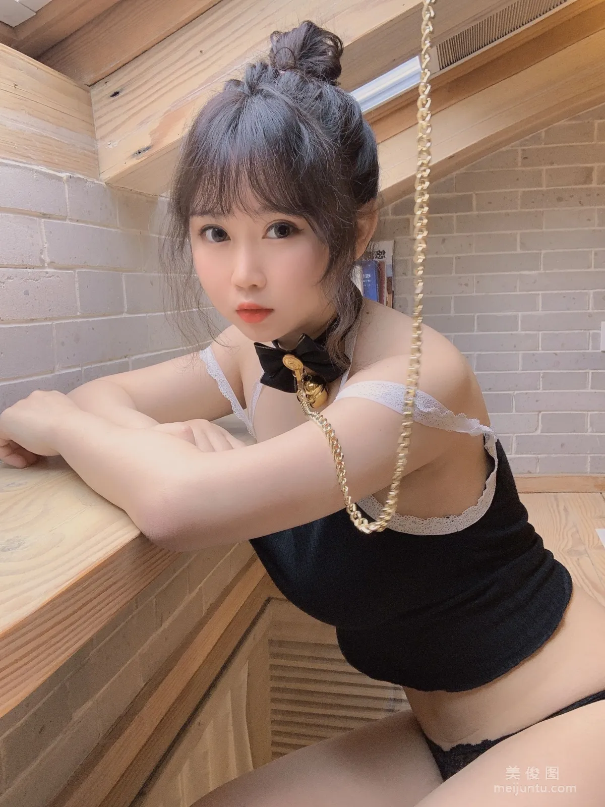 [COS福利] 蜜桃少女是依醬呀 - 囚禁 10