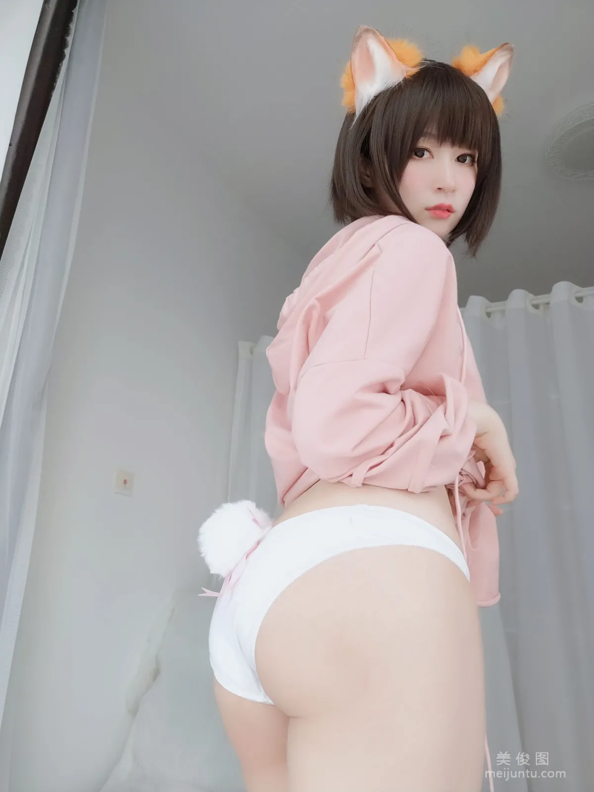 [COS寫真] 小姐姐白銀 - 粉紅狐狸 20