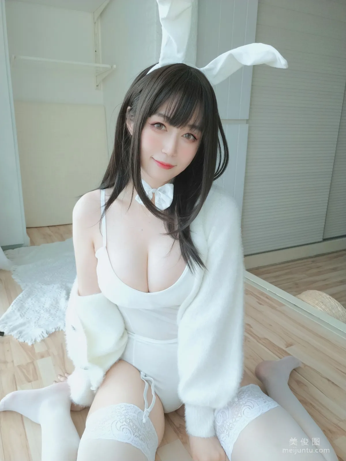 Coser小姐姐白銀 - 白絲兔子 76