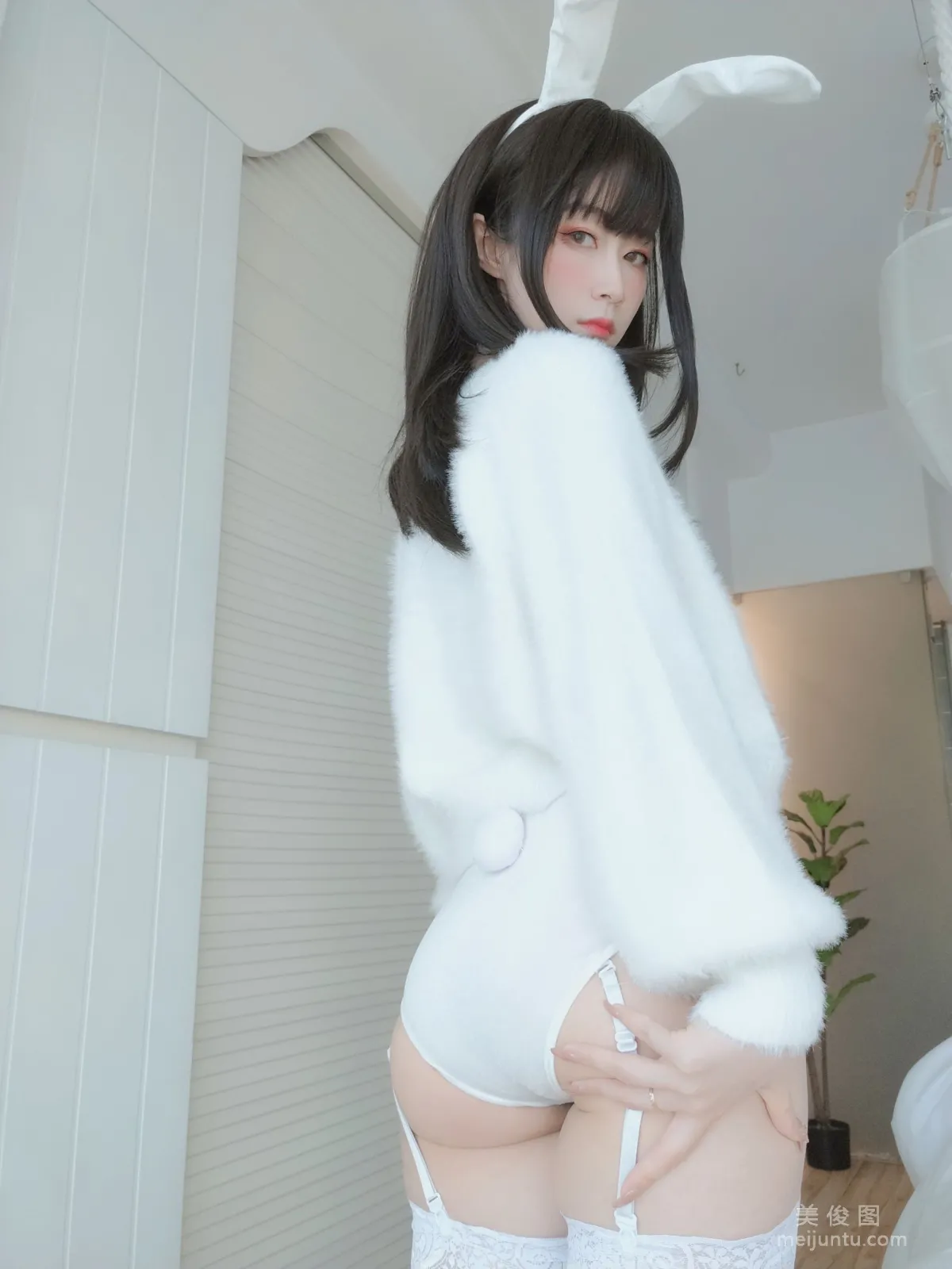 Coser小姐姐白銀 - 白絲兔子 71
