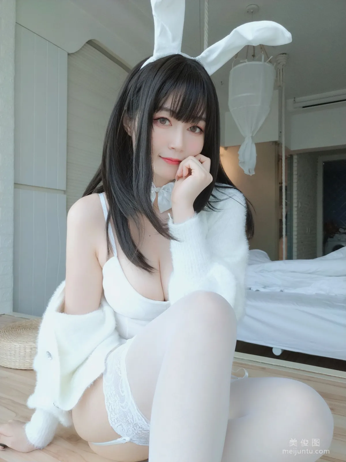 Coser小姐姐白銀 - 白絲兔子 41