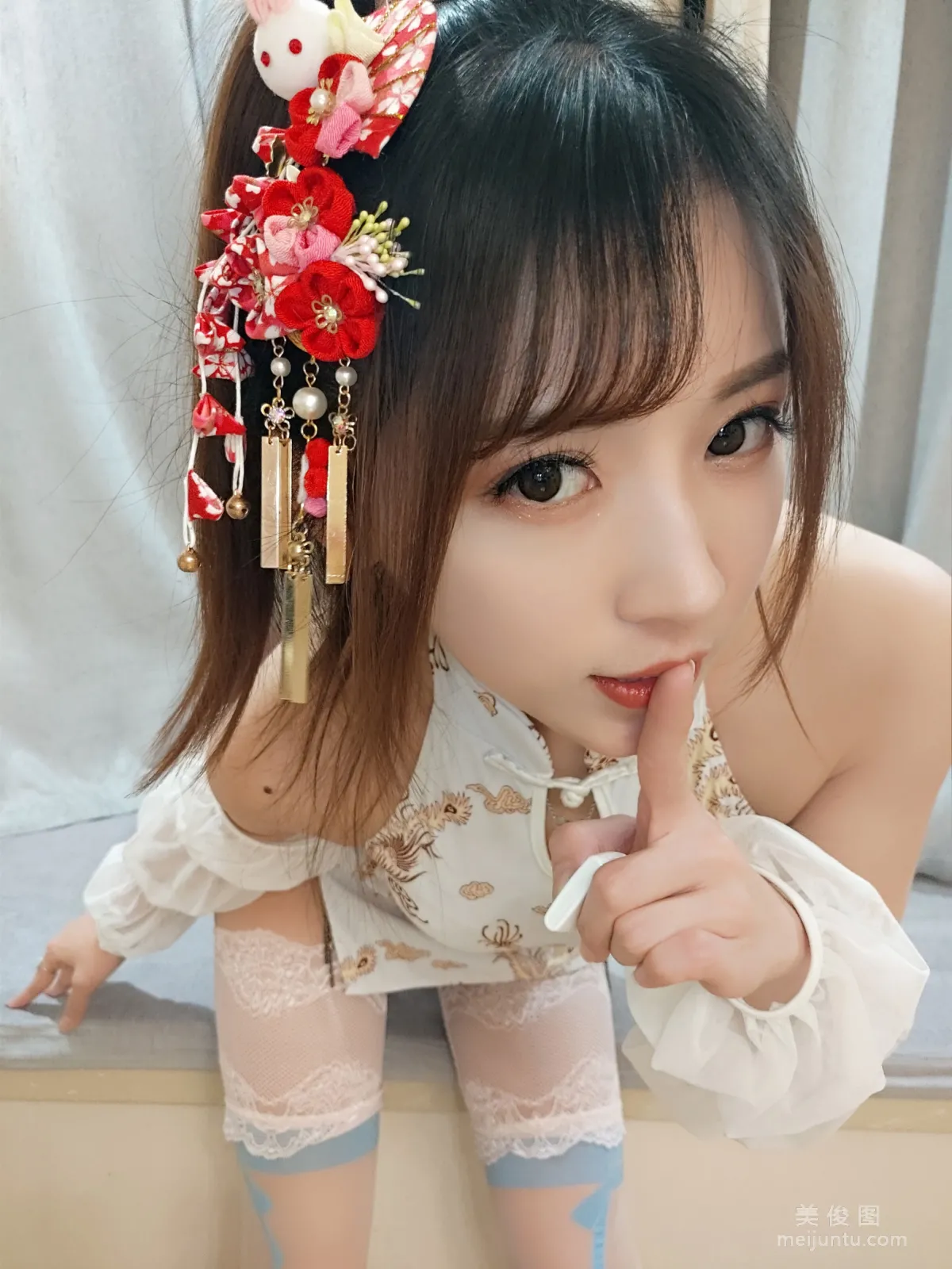 [COS福利] 鬥魚主播小女巫露娜 - 白色蕾絲長筒 21