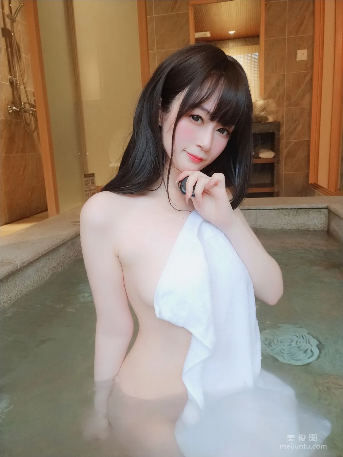 [COS寫真] 小姐姐白銀 - 女場浴池(下) 38
