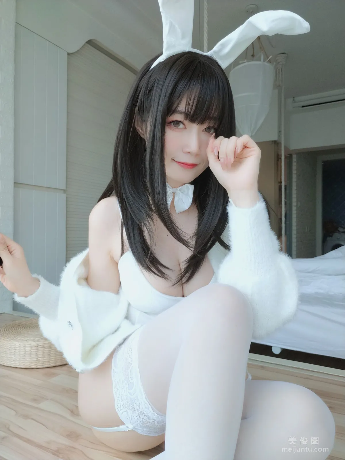Coser小姐姐白銀 - 白絲兔子 39