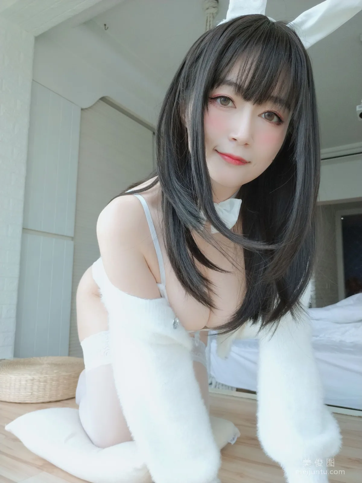 Coser小姐姐白銀 - 白絲兔子 45